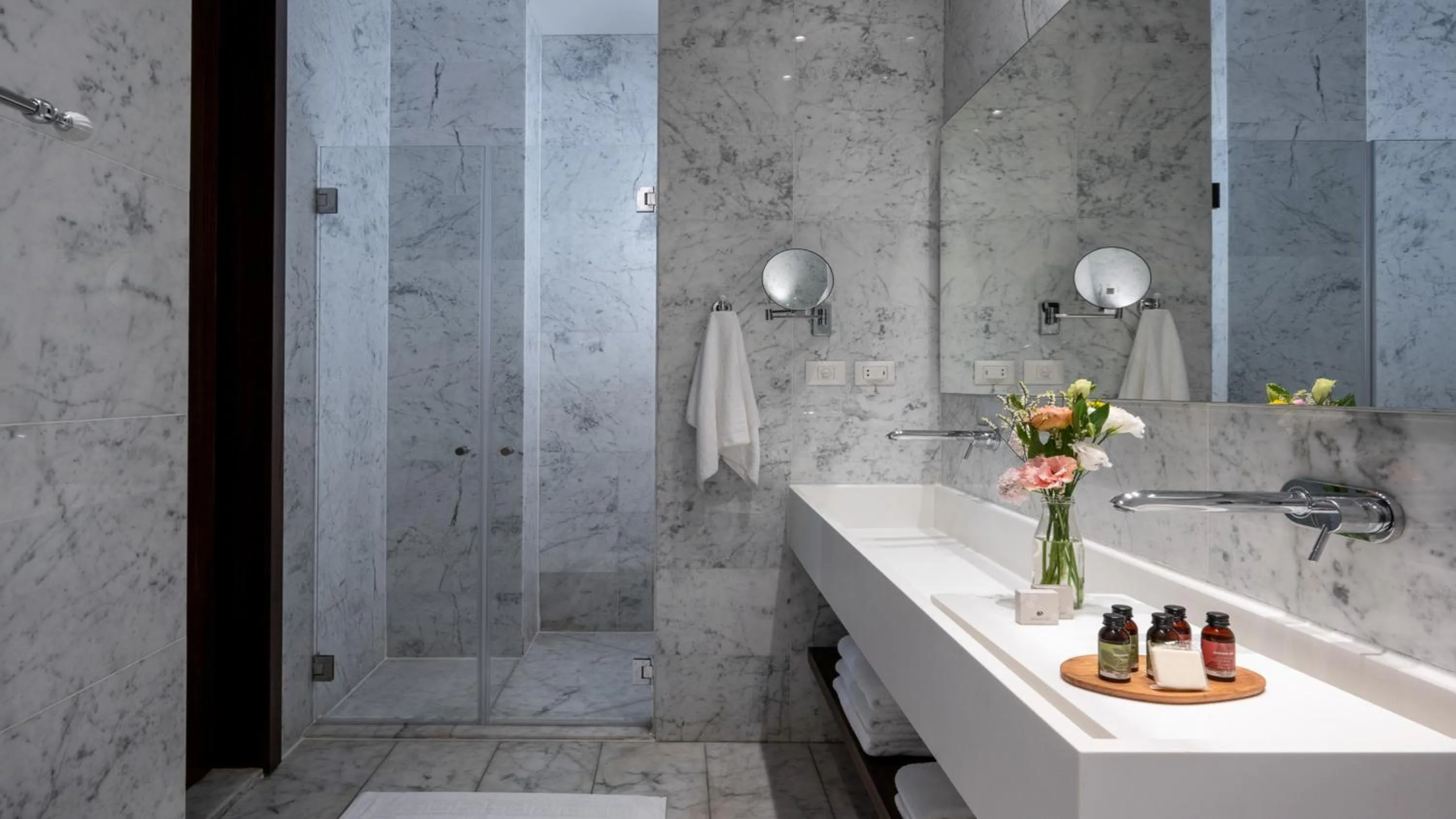 Photo of the whole room in Hotel Indigo Tel Aviv - Diamond District by IHG