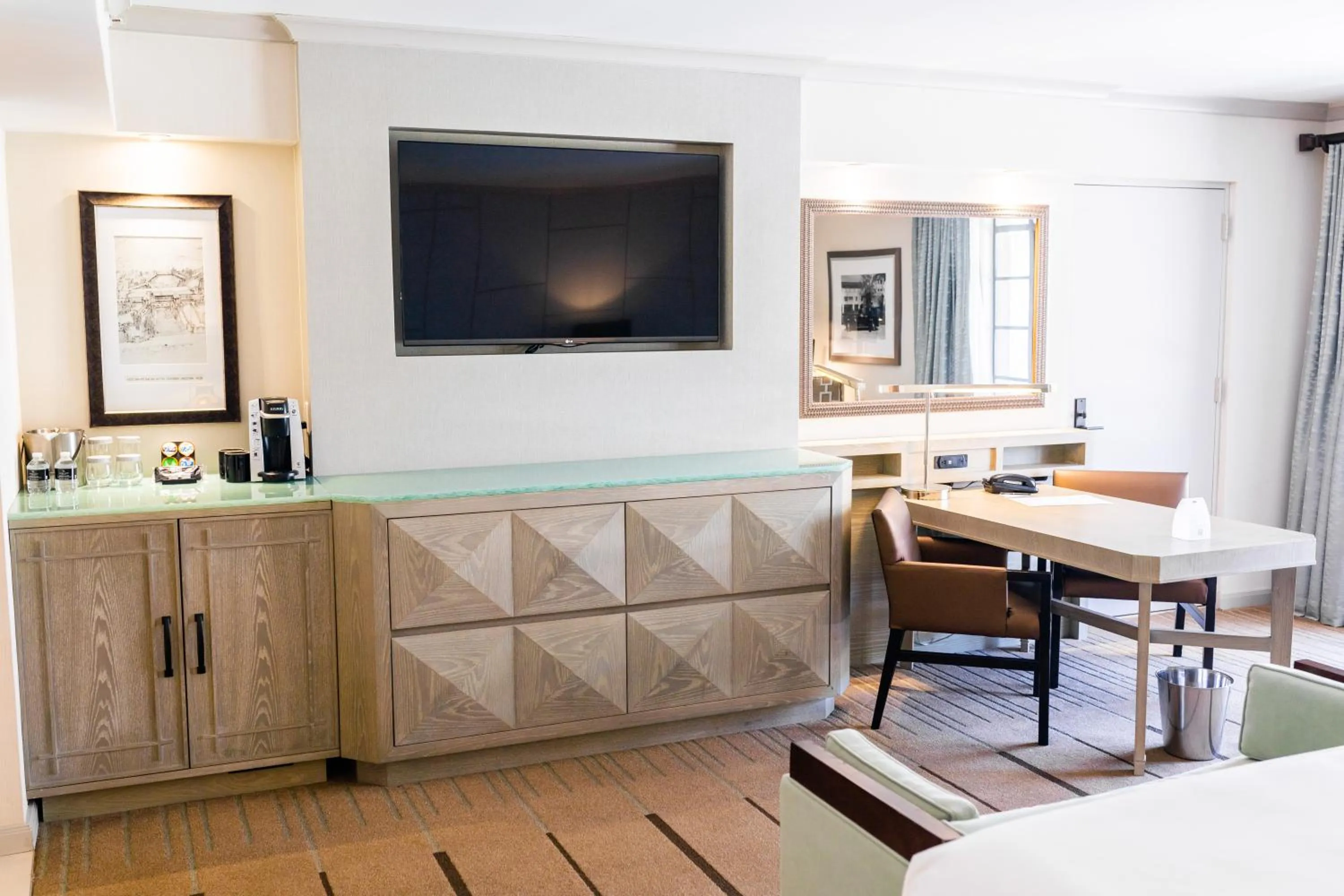 TV and multimedia in Arizona Biltmore, LXR Hotels & Resorts