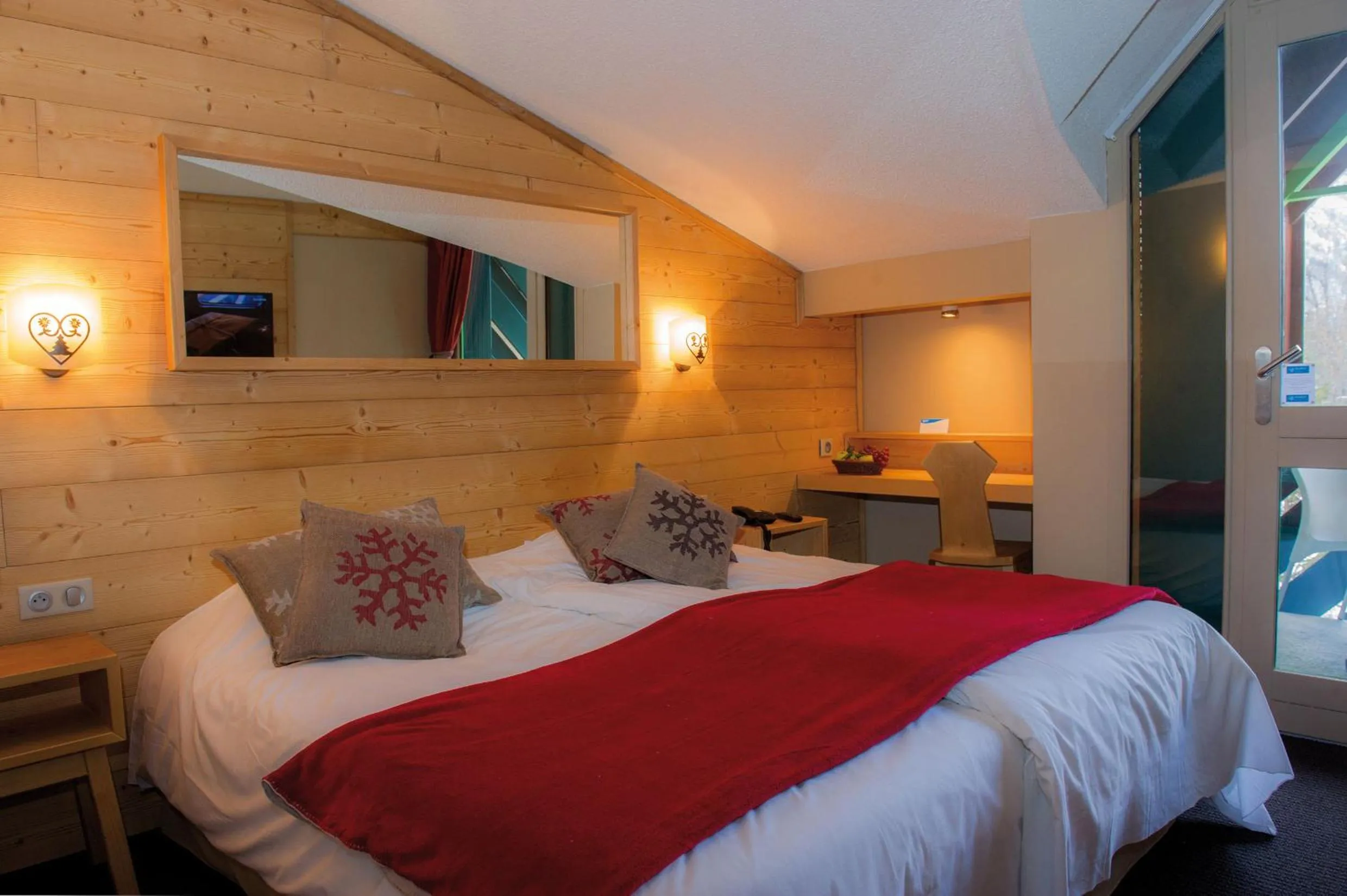 Bedroom, Bed in Club Vacances Bleues Les Alpes d'Azur