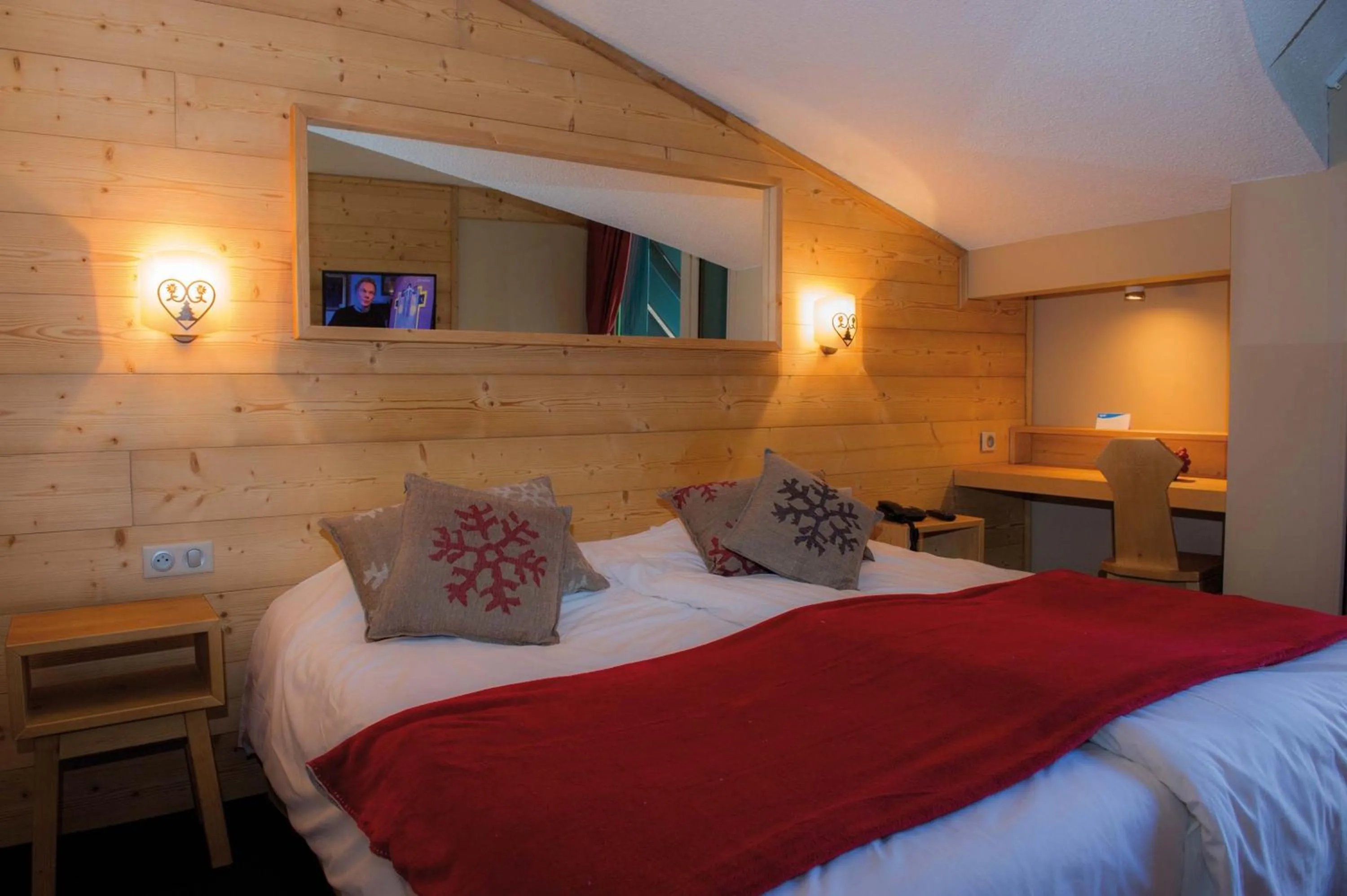 Photo of the whole room, Bed in Club Vacances Bleues Les Alpes d'Azur