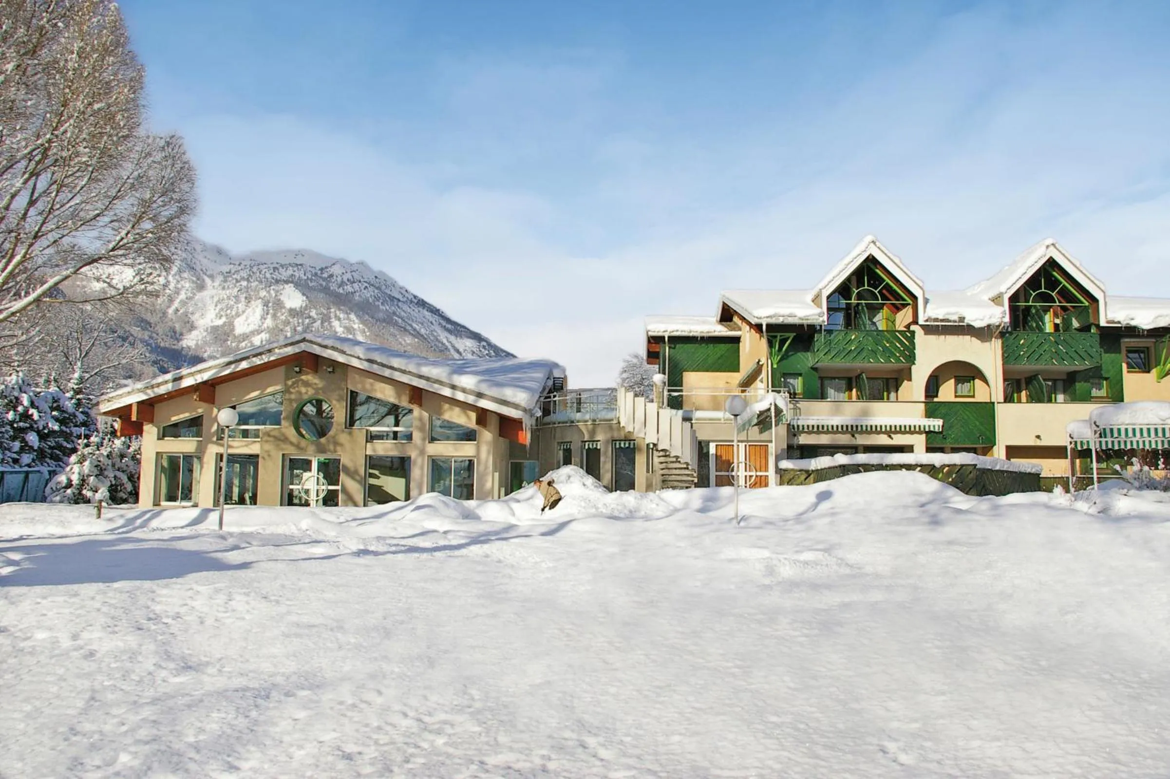 Facade/entrance in Club Vacances Bleues Les Alpes d'Azur