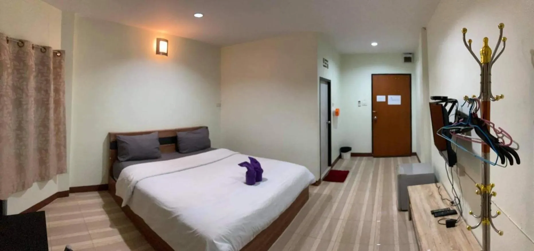 Bed in Alongkorn hotel by SB