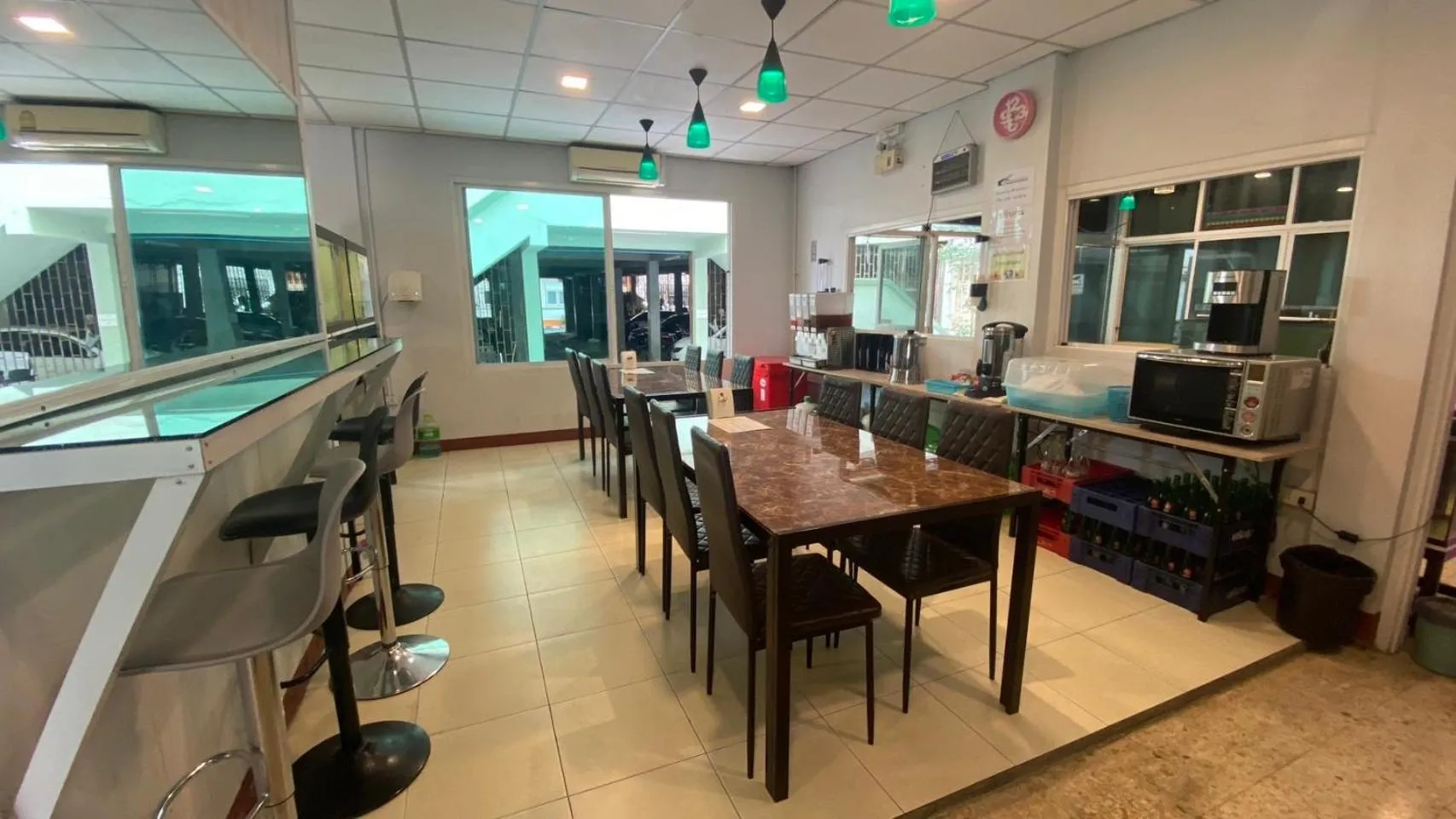 Evening entertainment in Alongkorn hotel by SB