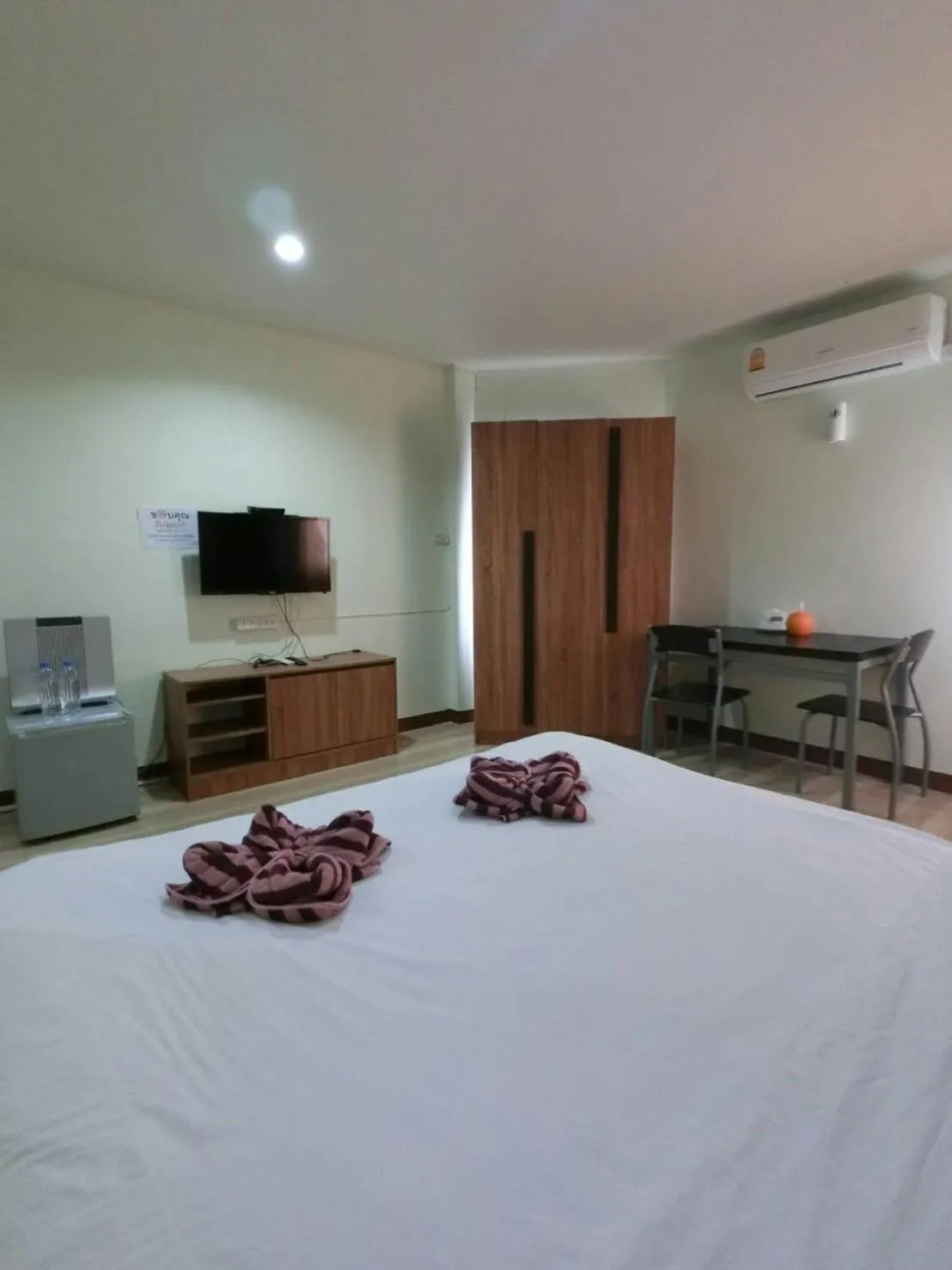 Bed in Alongkorn hotel by SB