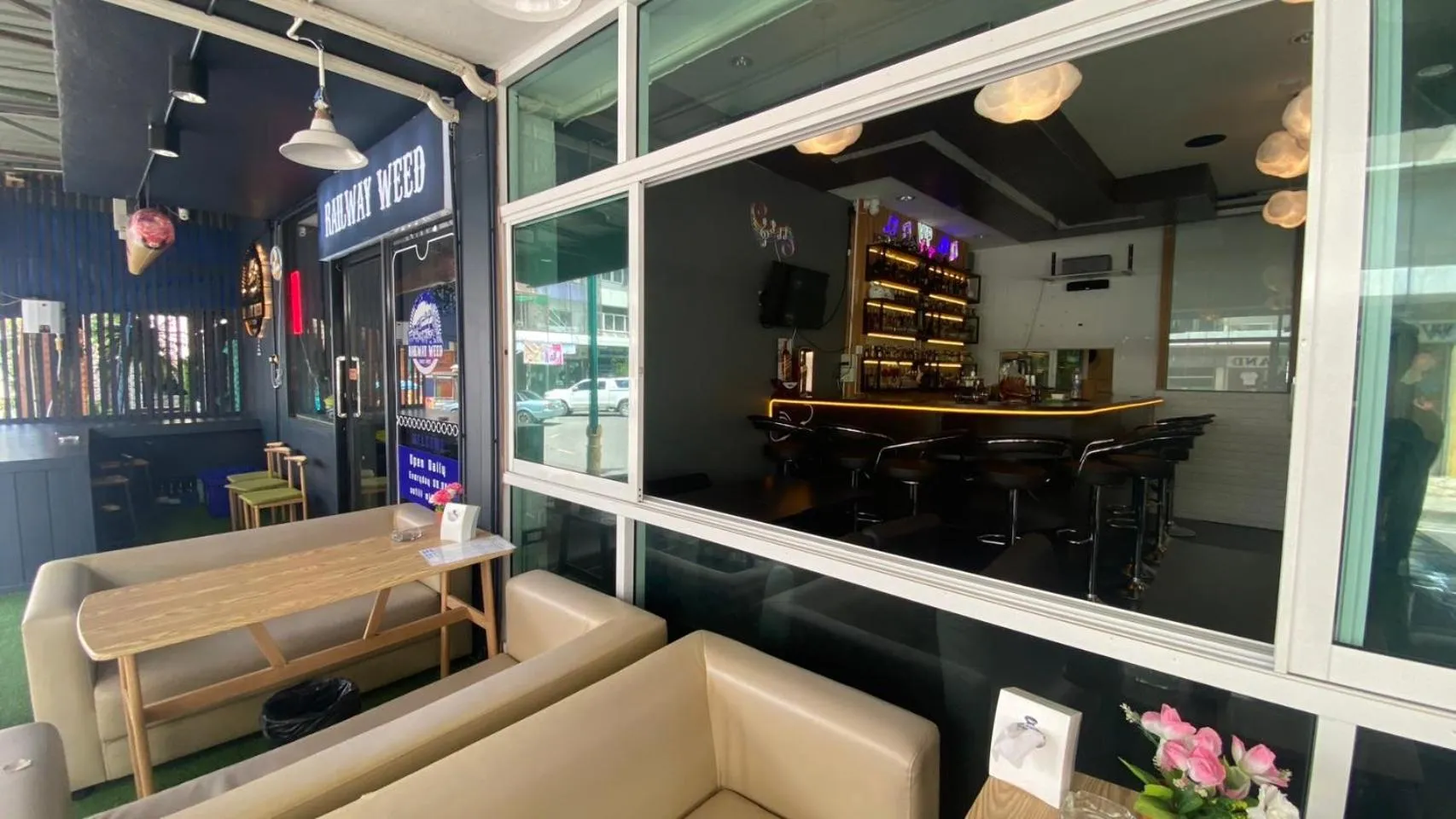 Alongkorn hotel by SB