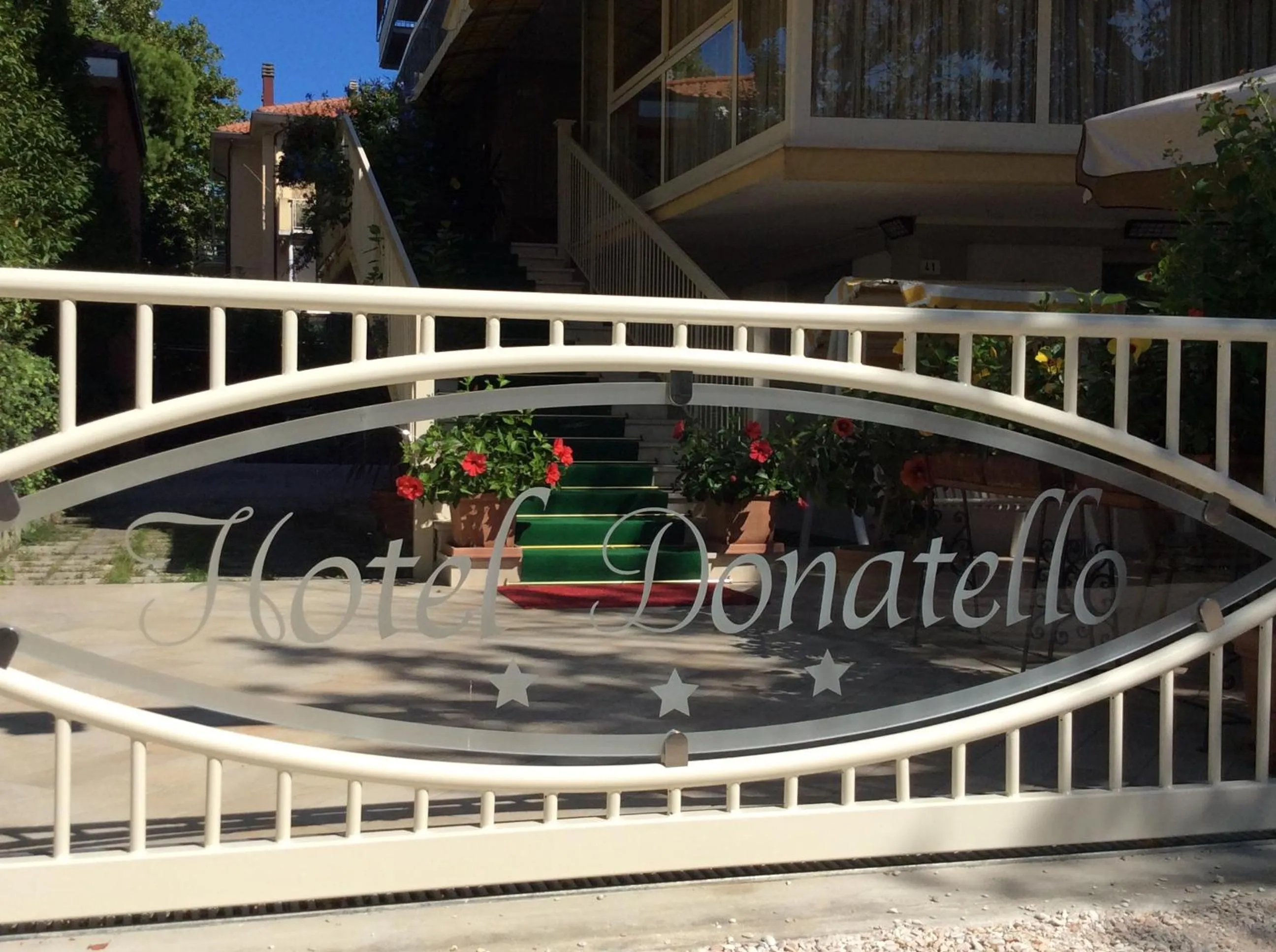 Facade/entrance in Hotel Donatello