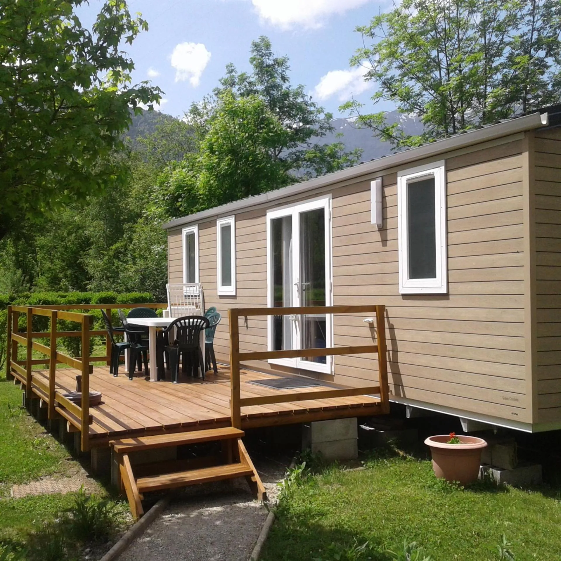 Dining area in A La Rencontre Du Soleil - Camping