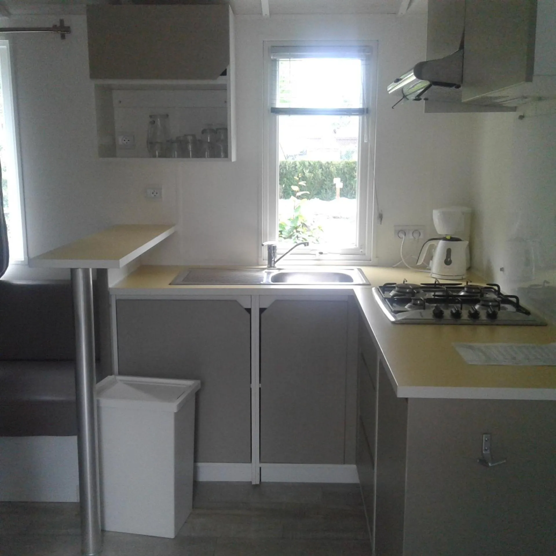 Kitchen or kitchenette in A La Rencontre Du Soleil - Camping