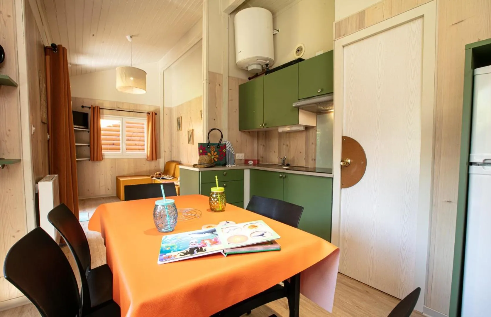 Kitchen or kitchenette in A La Rencontre Du Soleil - Camping