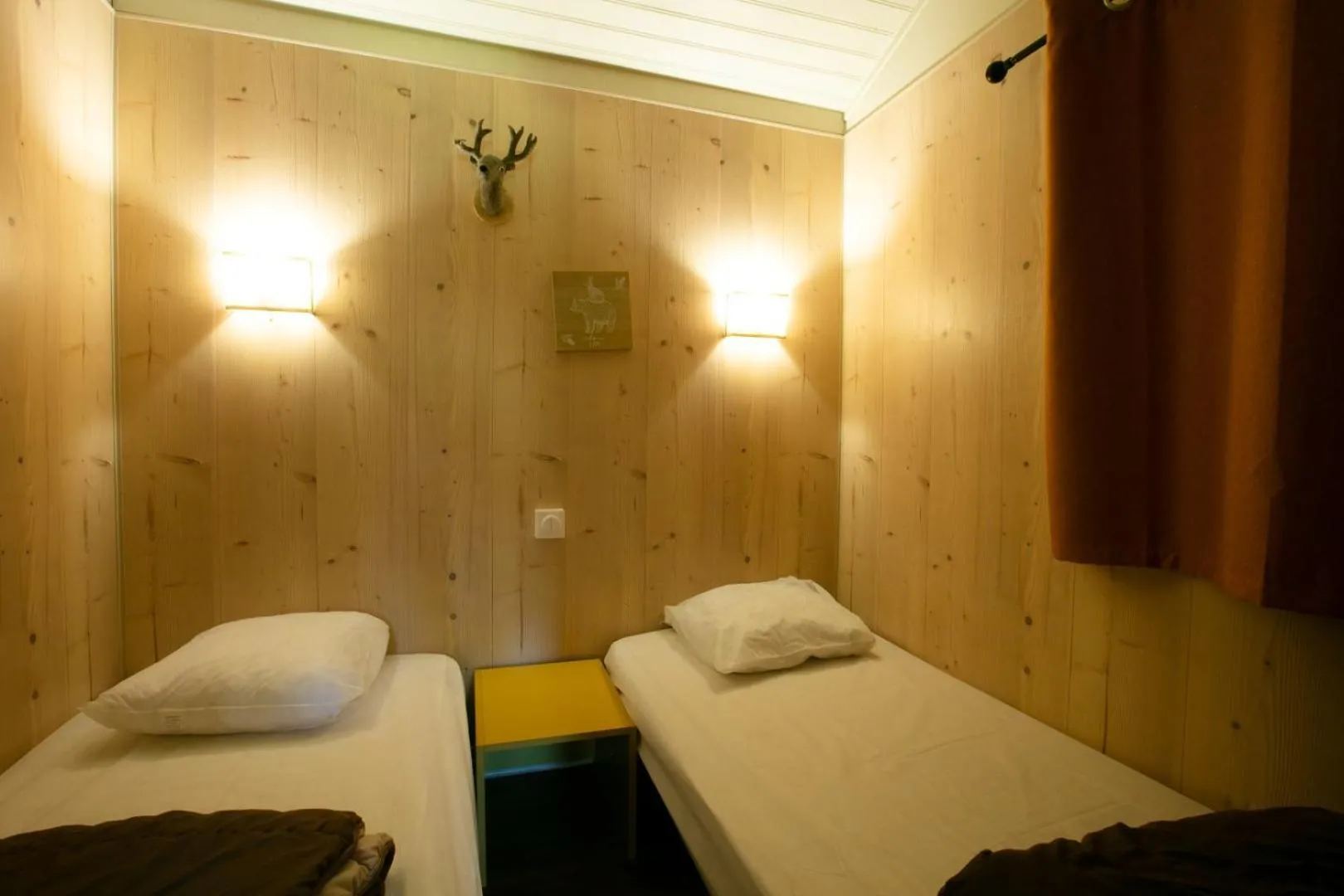 Photo of the whole room, Bed in A La Rencontre Du Soleil - Camping