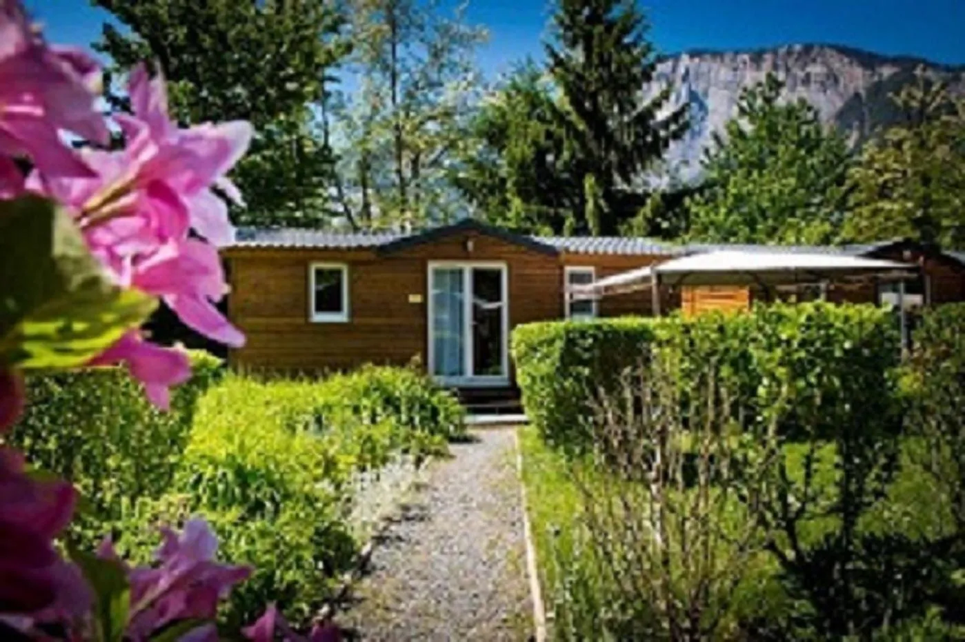 Facade/entrance in A La Rencontre Du Soleil - Camping