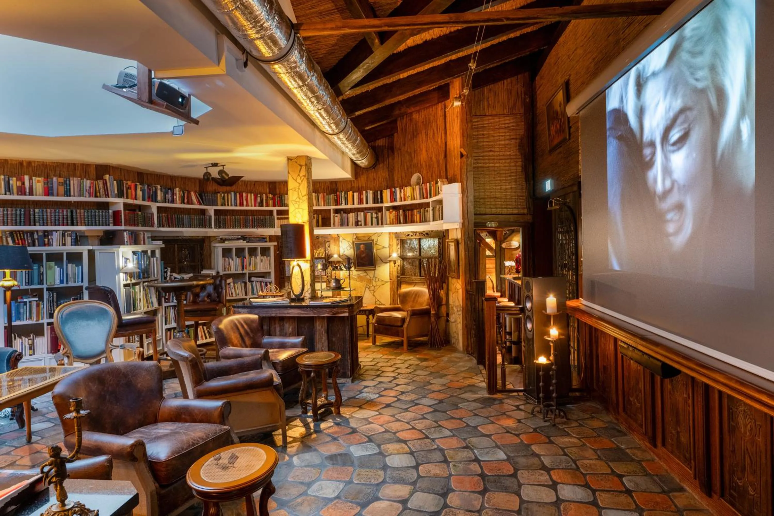 Library in Wellnesshotel Seeschlößchen - Privat- Spa & Naturresort