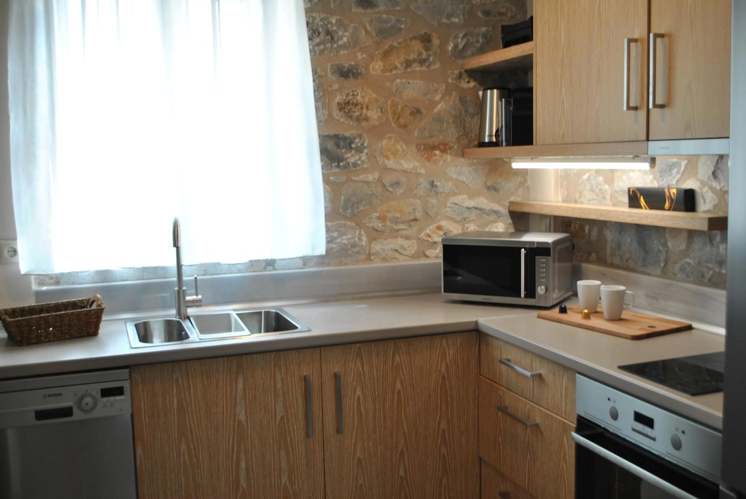 Petras Gi - Stone Houses