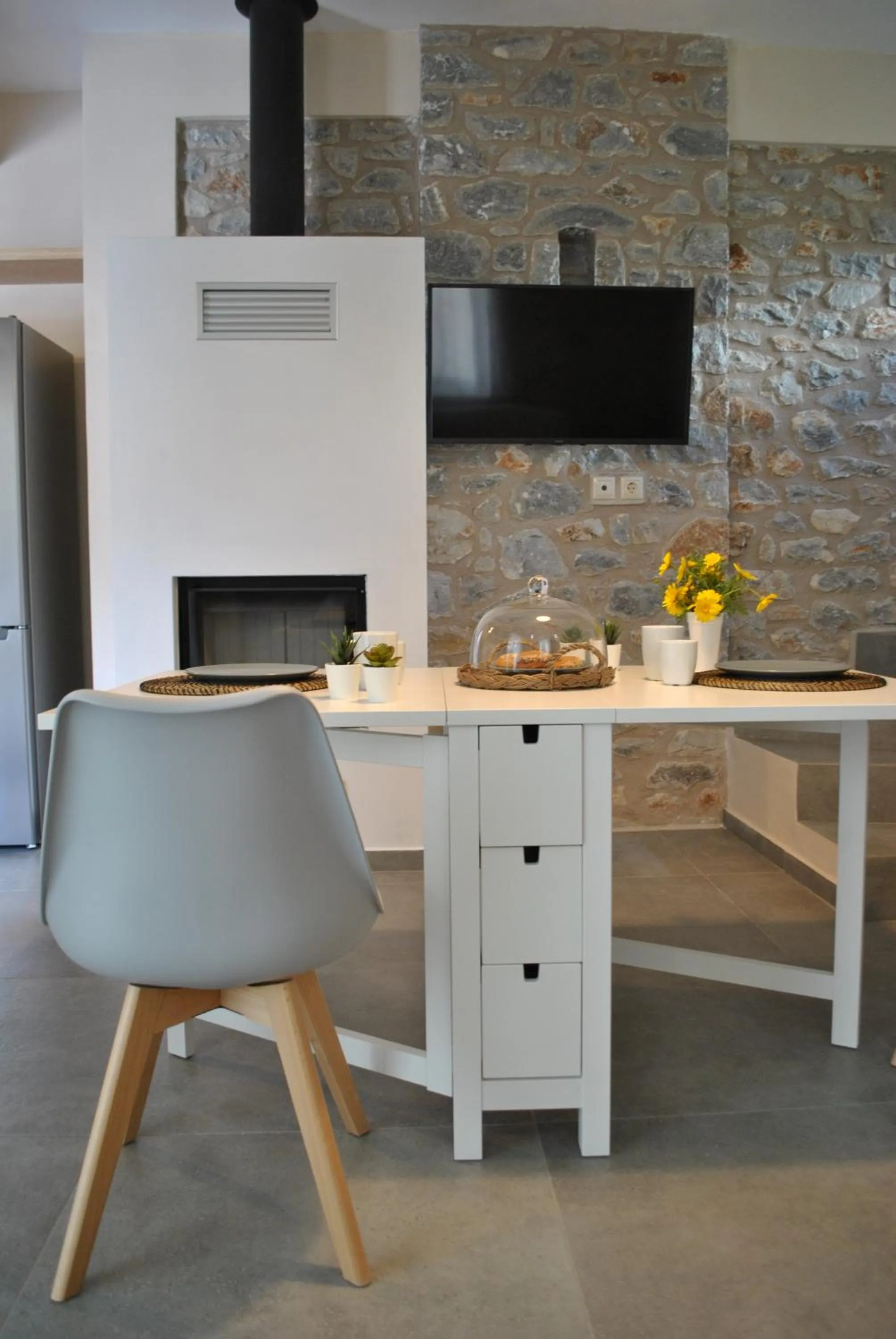 Petras Gi - Stone Houses