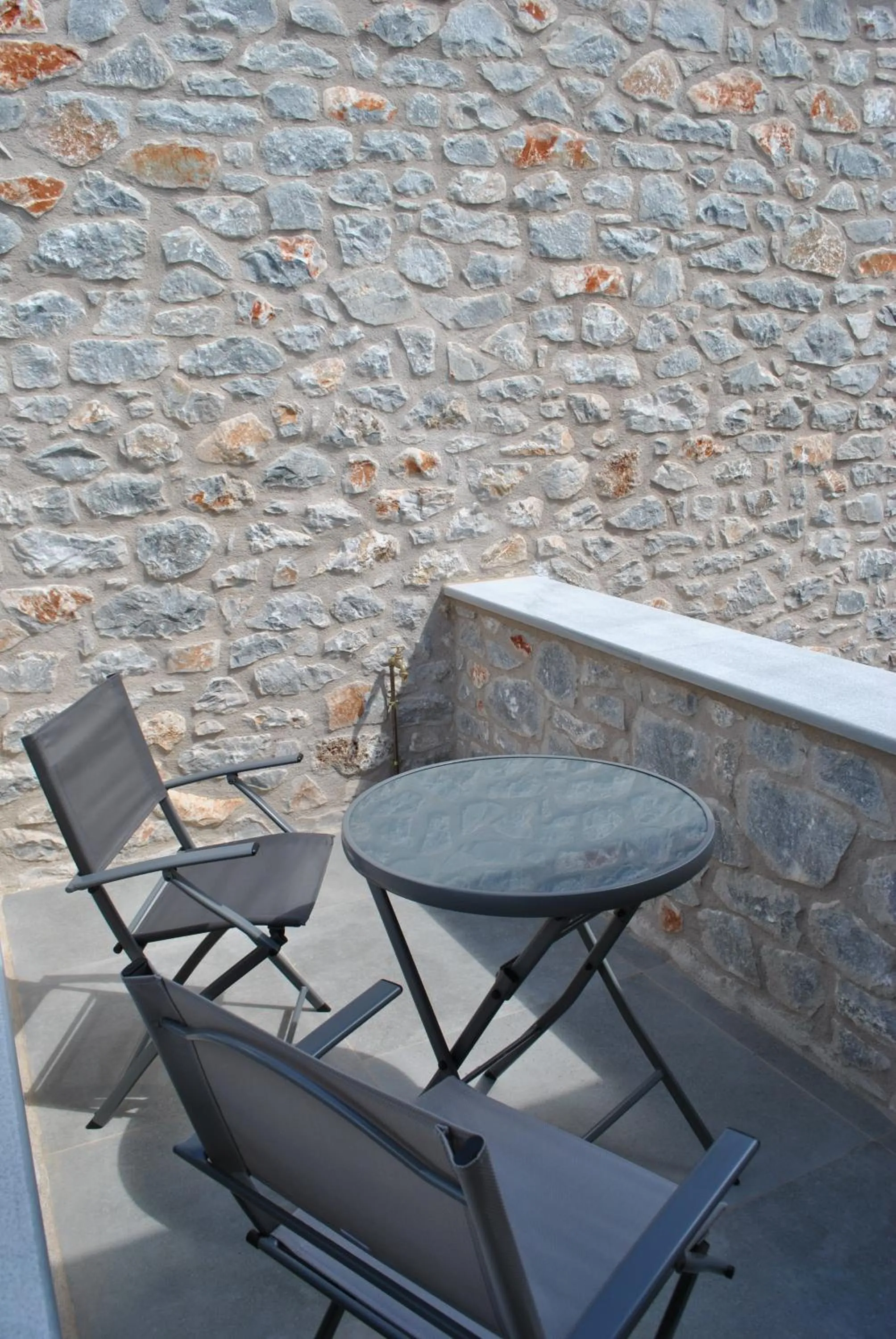 Petras Gi - Stone Houses