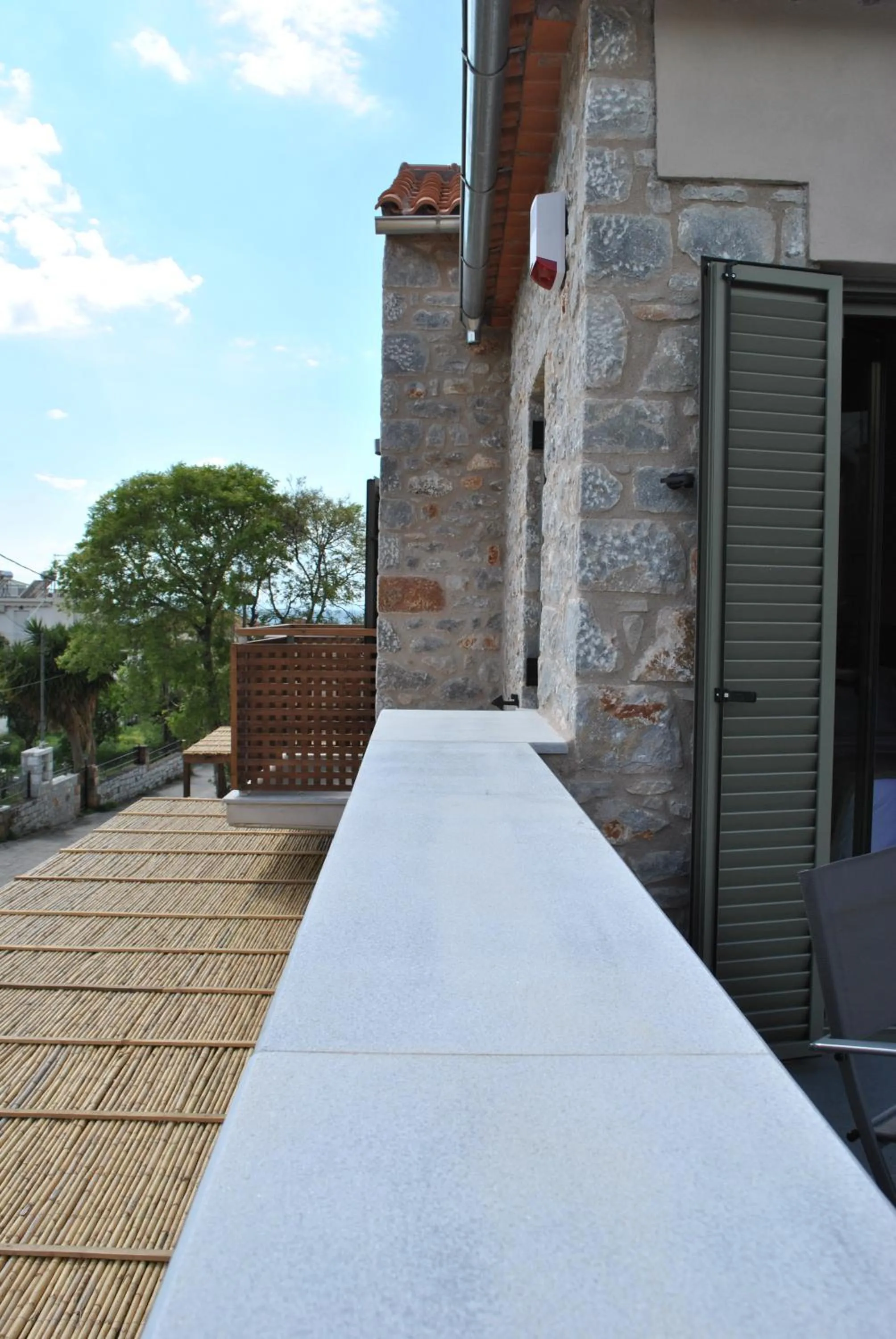 Petras Gi - Stone Houses