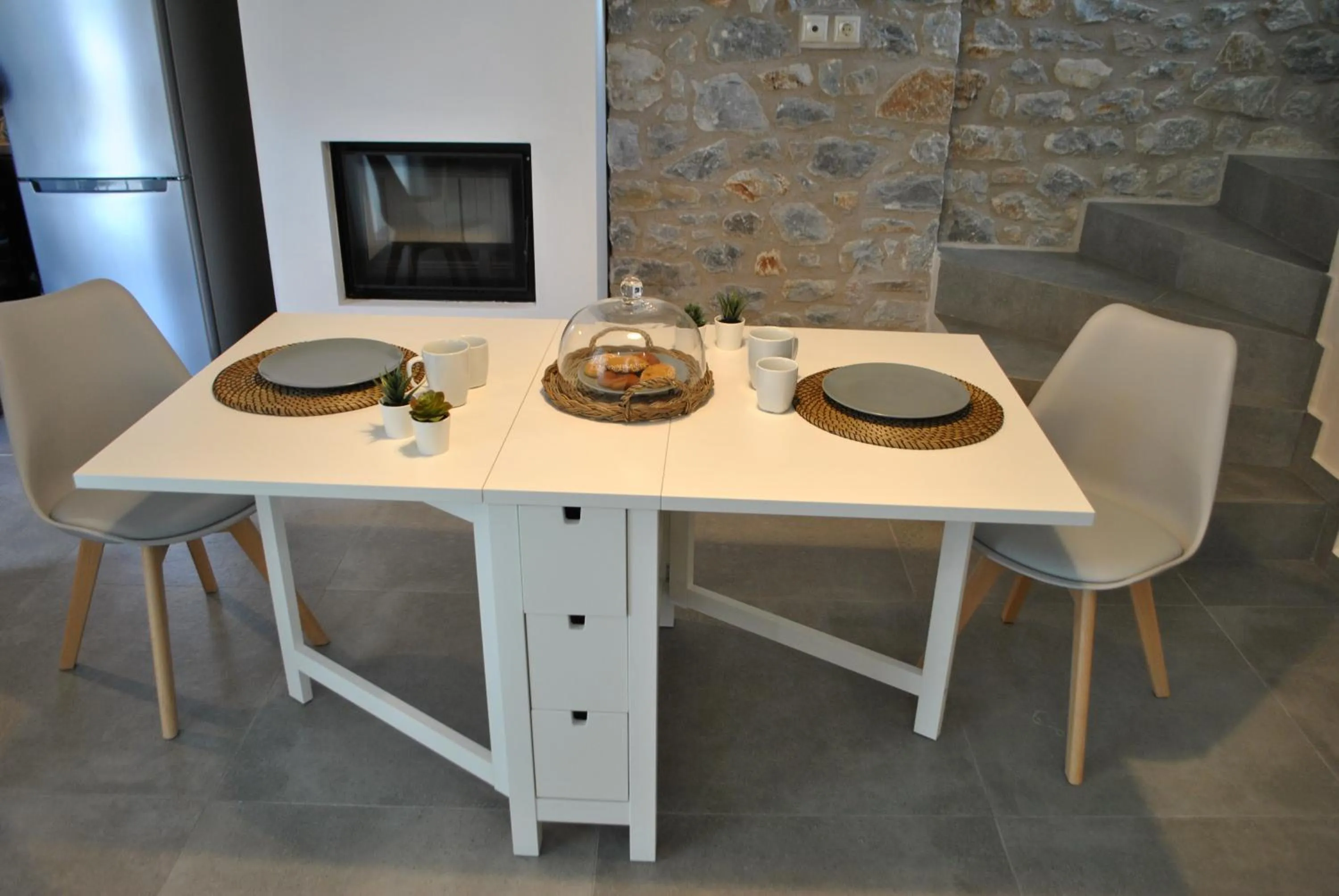 Petras Gi - Stone Houses