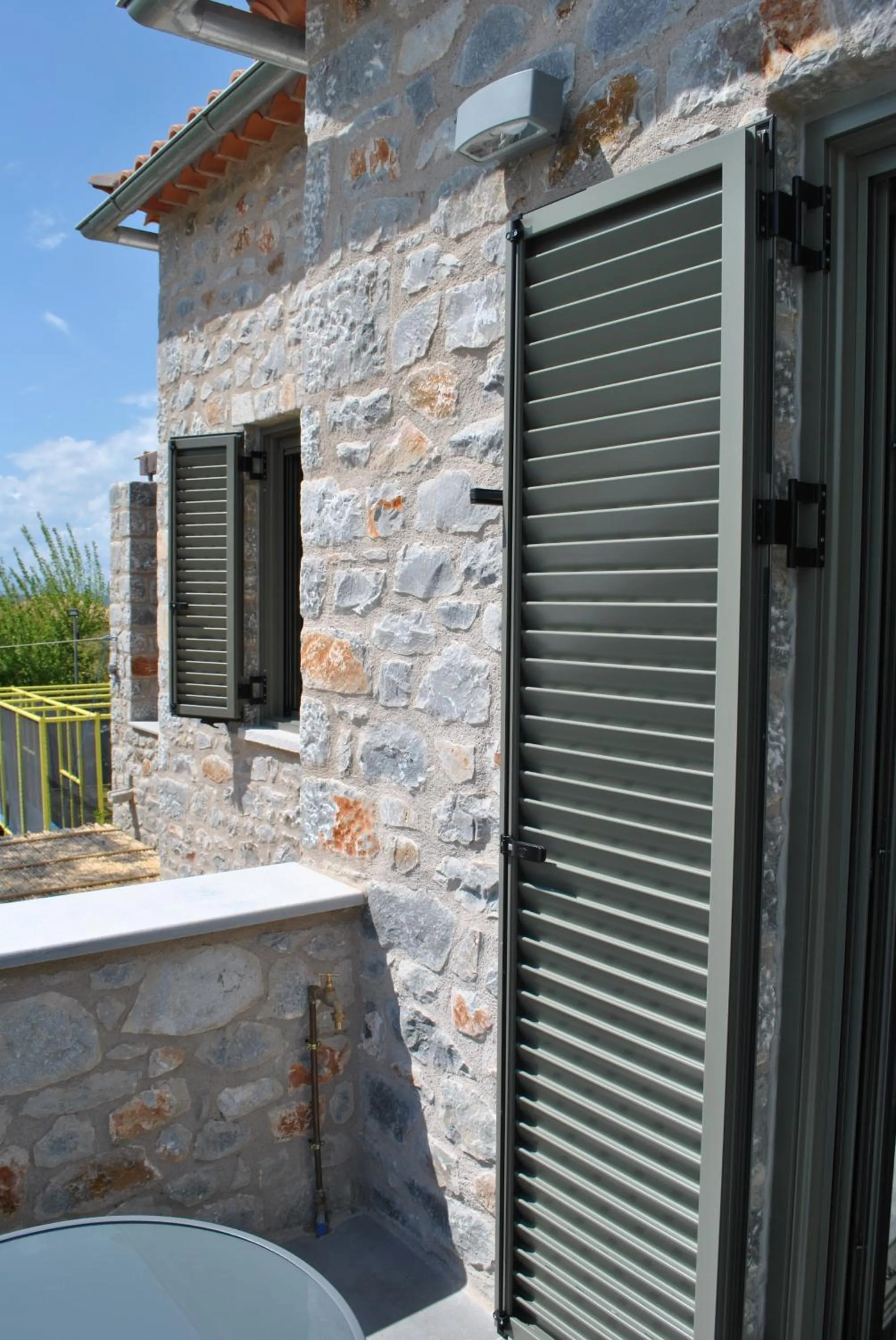 Petras Gi - Stone Houses