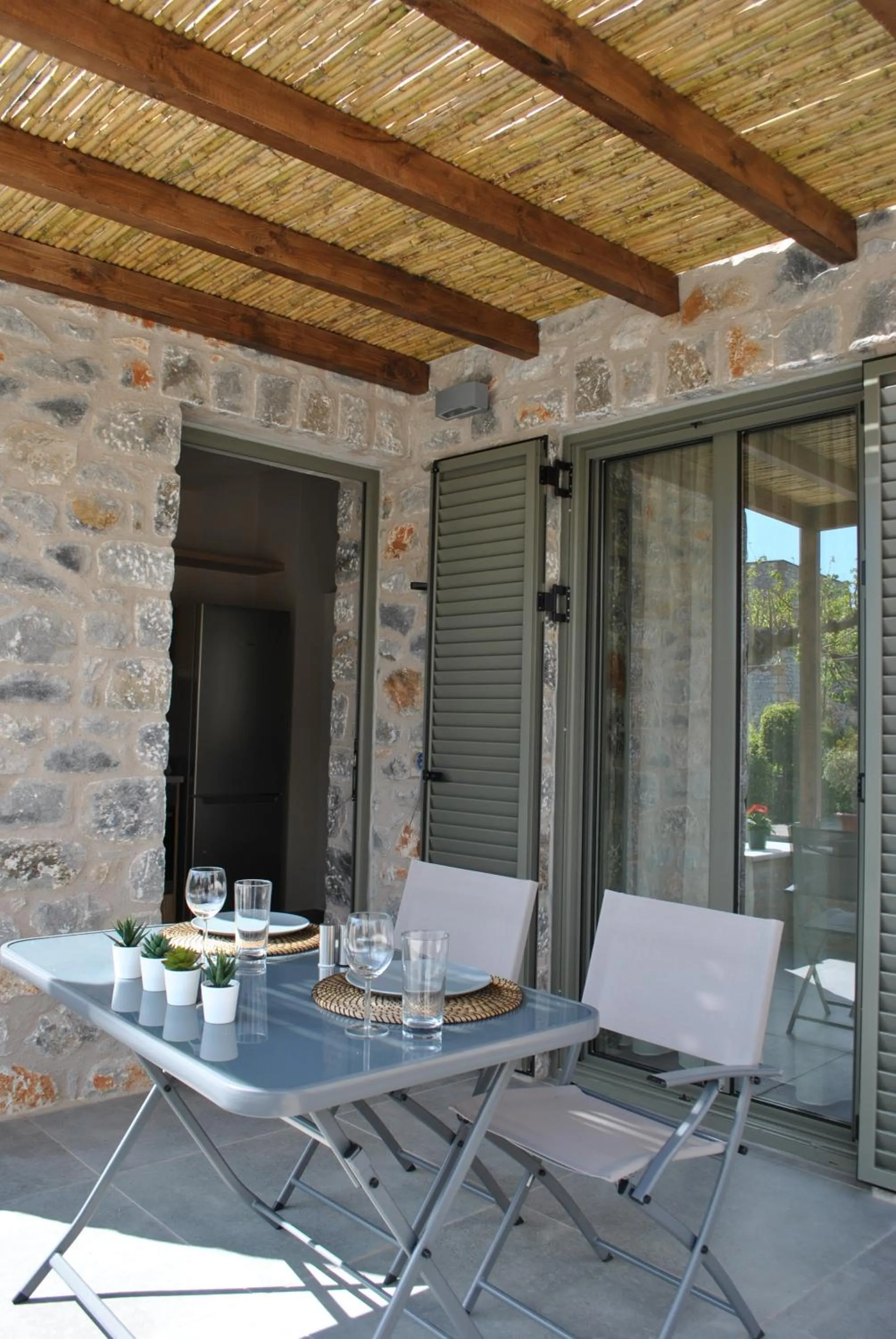 Petras Gi - Stone Houses