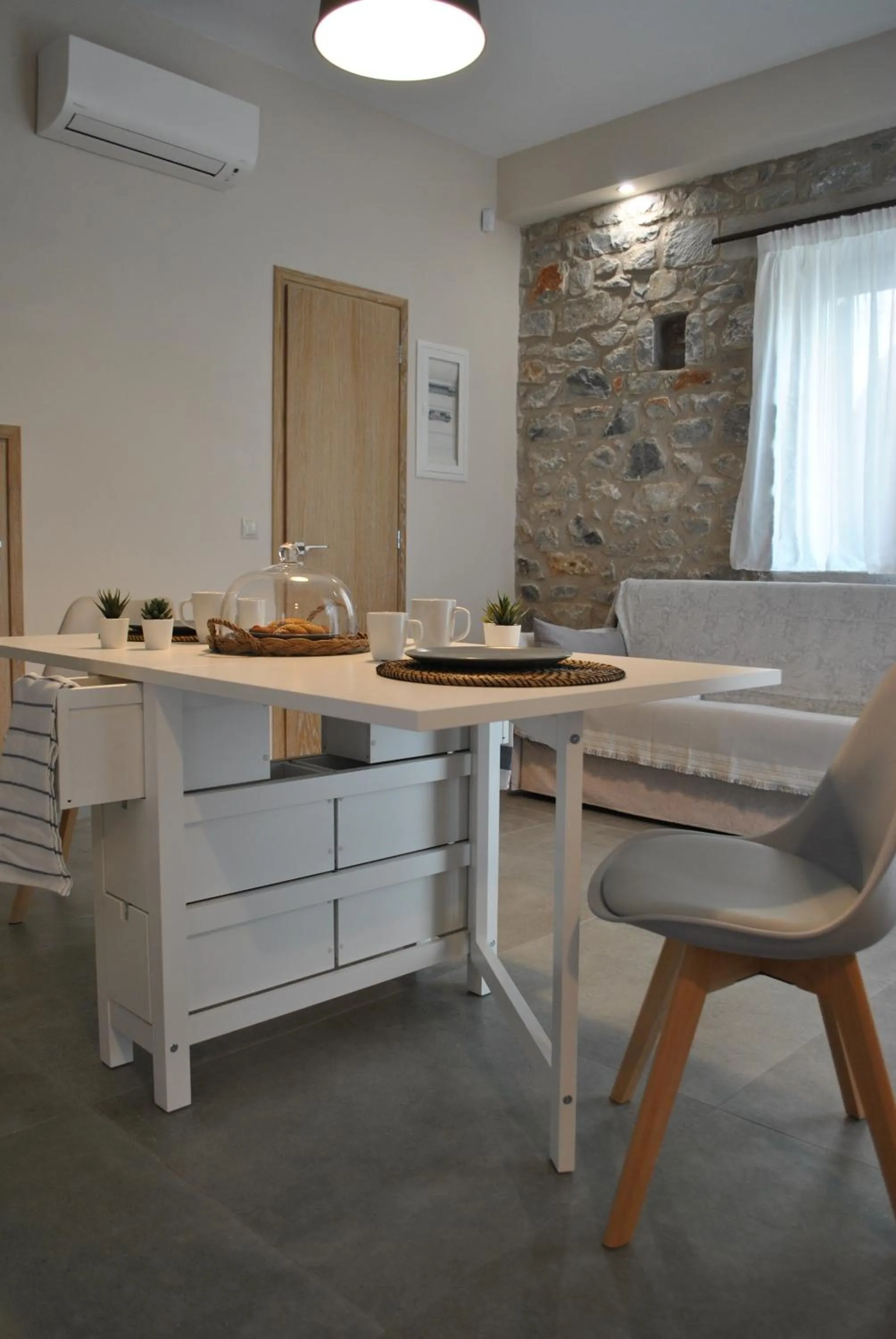 Petras Gi - Stone Houses