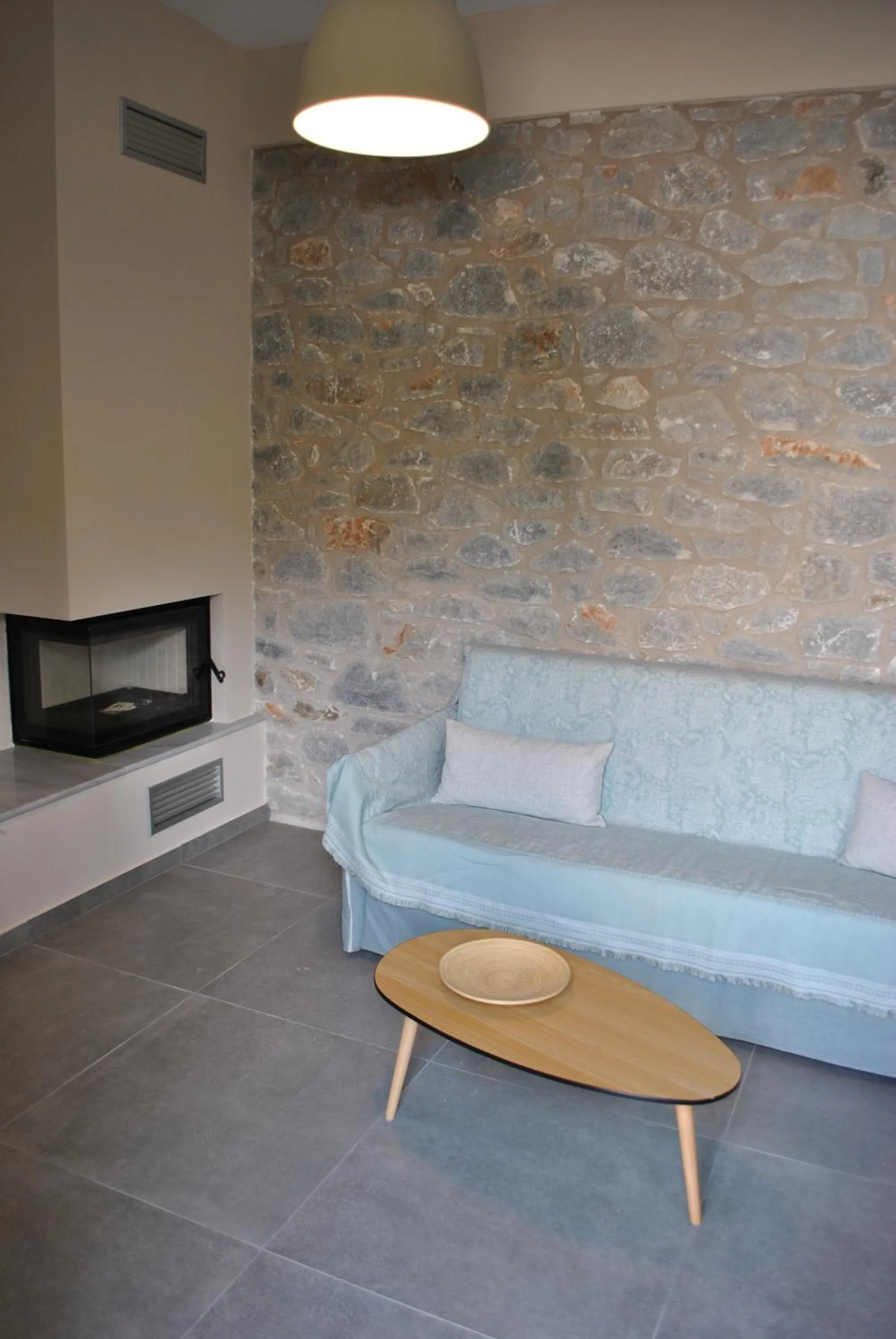 Petras Gi - Stone Houses