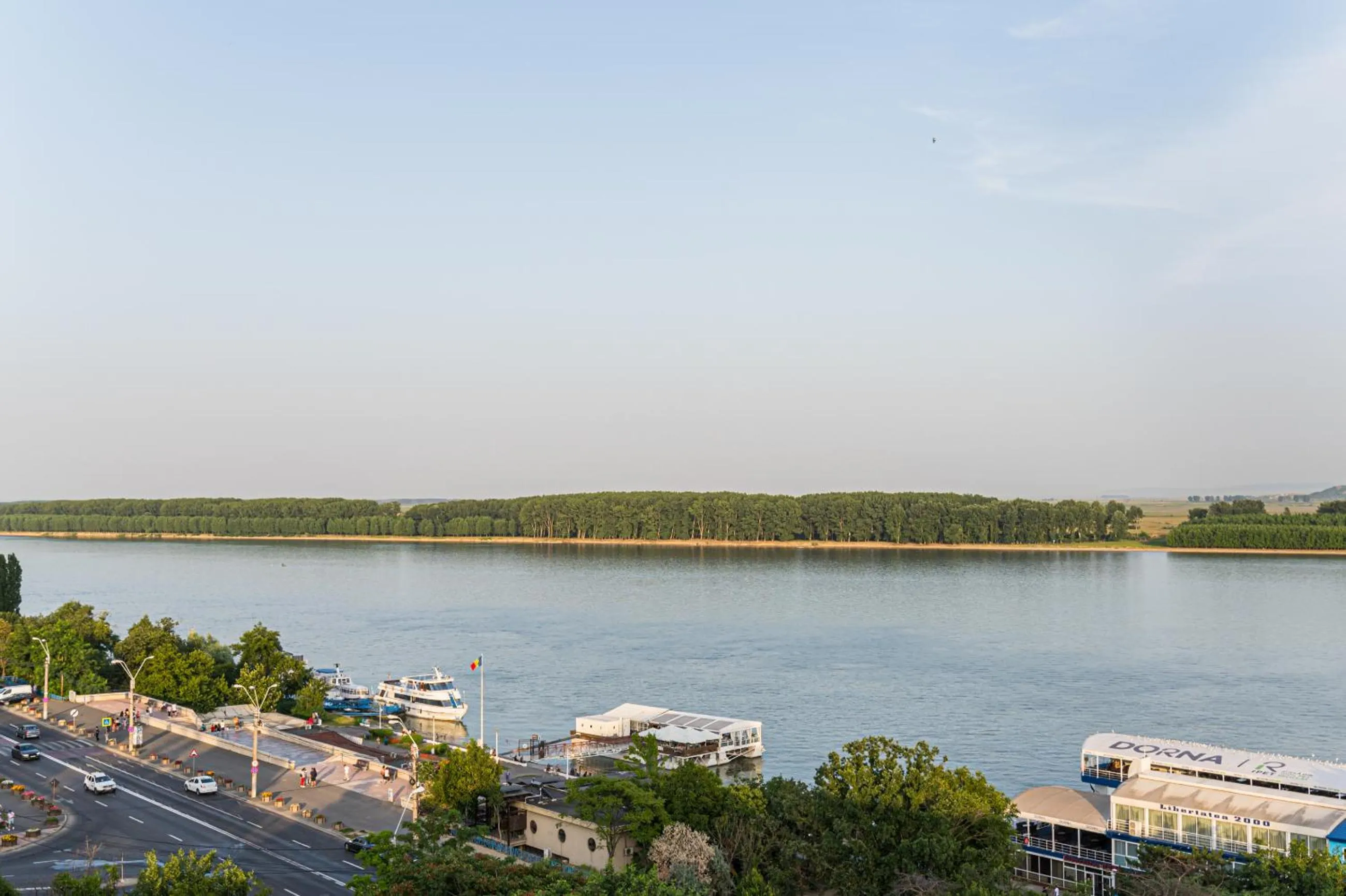 Day in Faleza Hotel by Vega