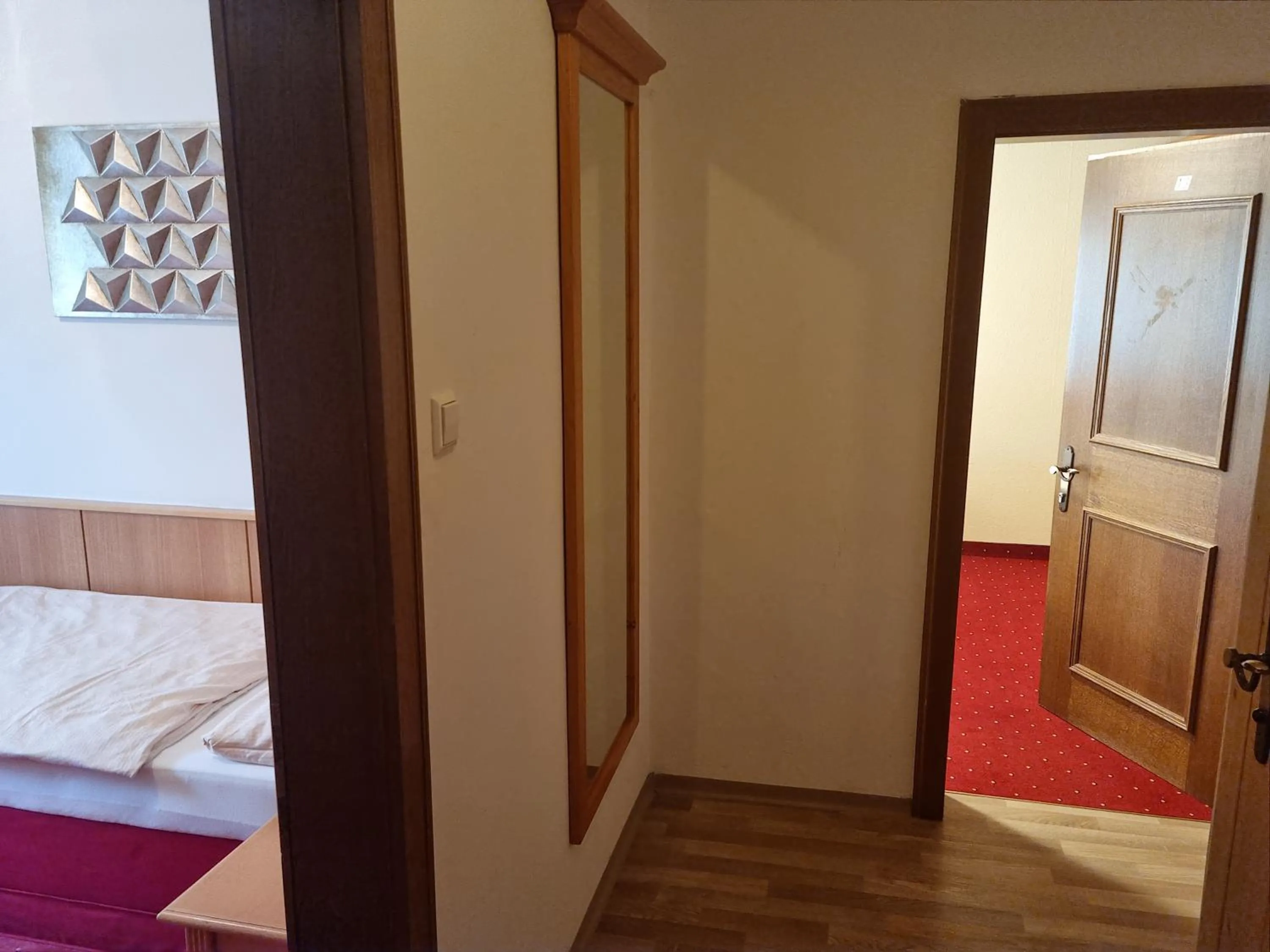 Photo of the whole room, Bed in Das Geringer