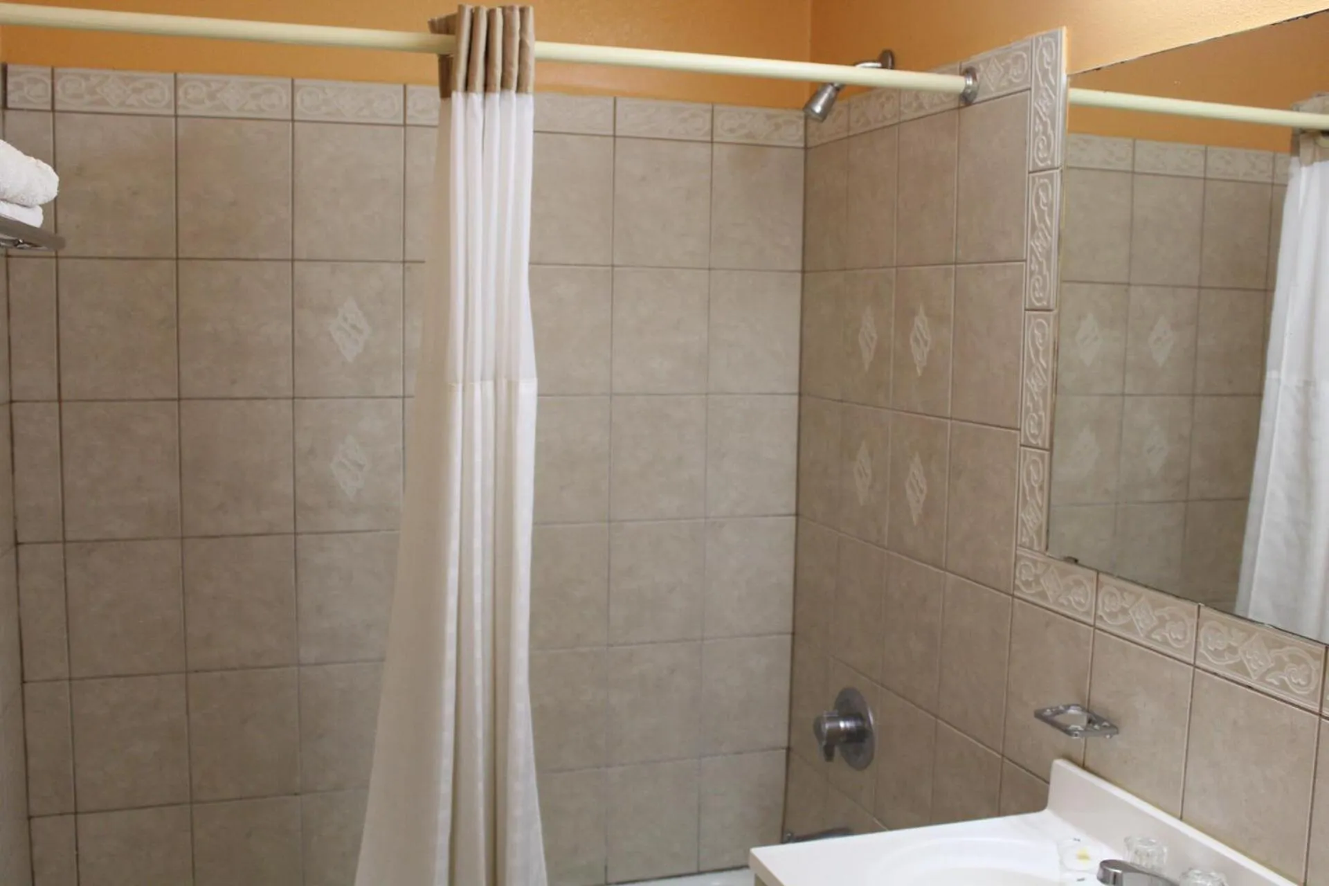 Bathroom in Hutchinson Inn