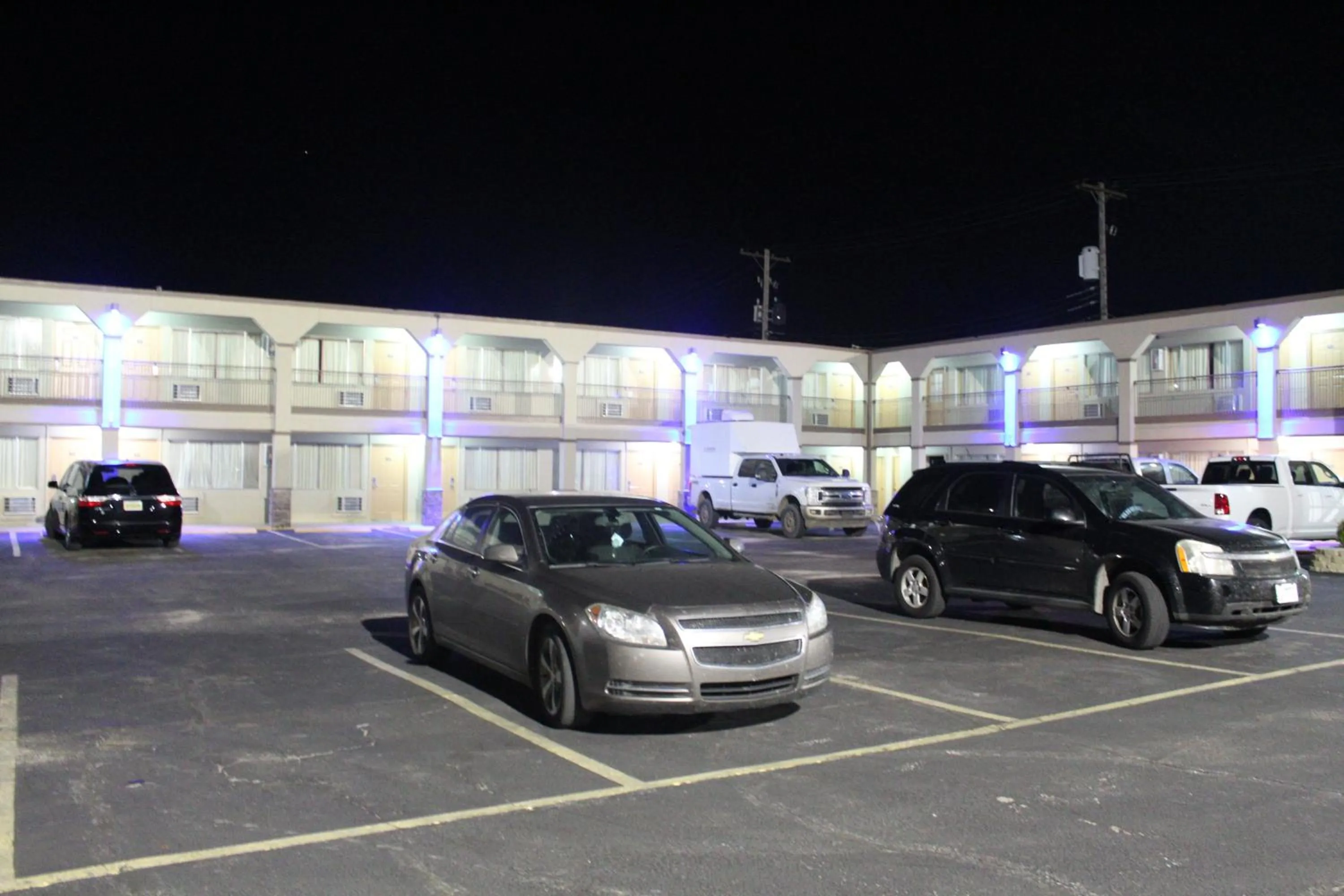 Property building in Hutchinson Inn