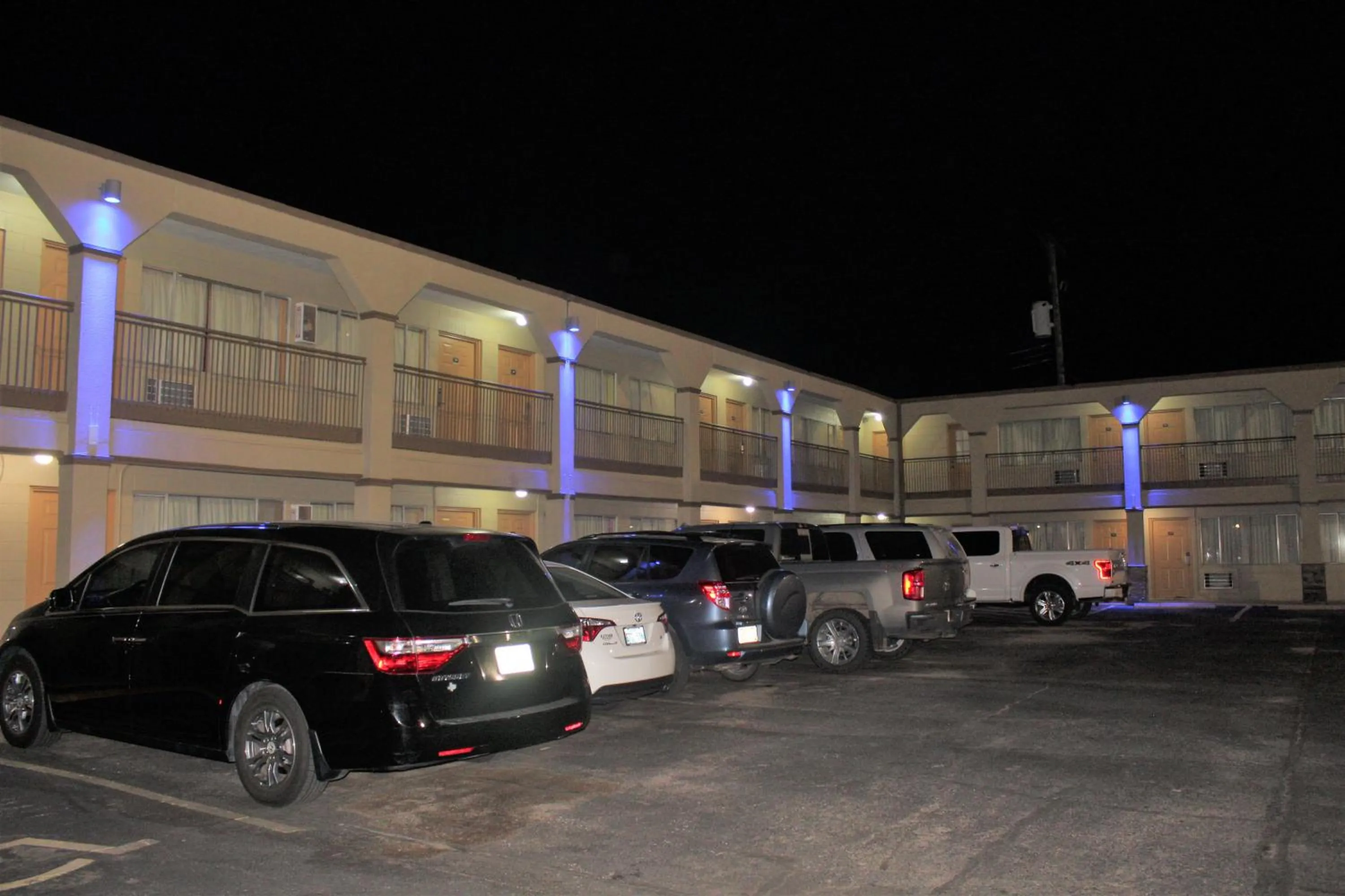 Property building in Hutchinson Inn