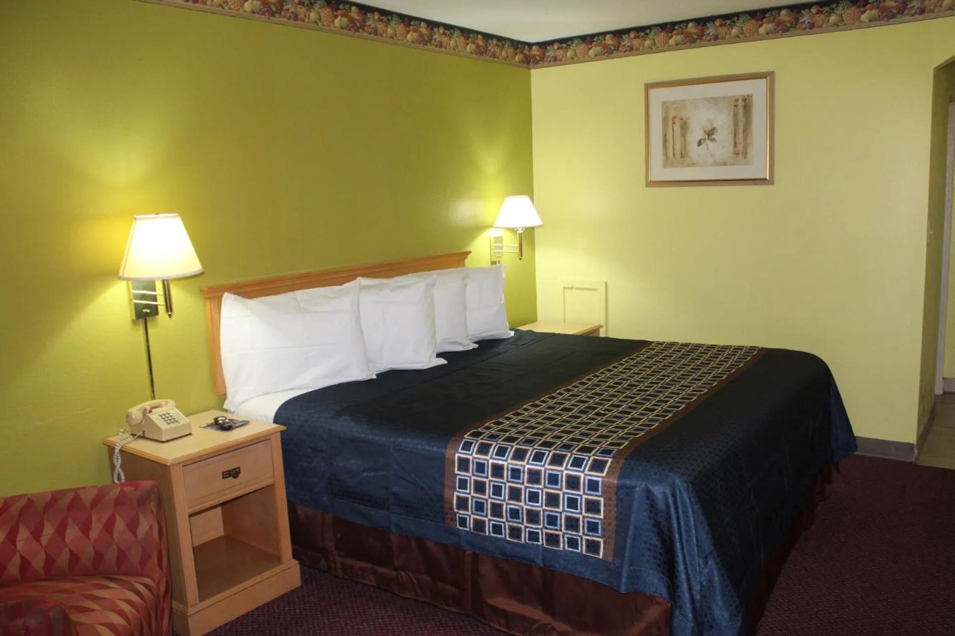 Bed in Hutchinson Inn