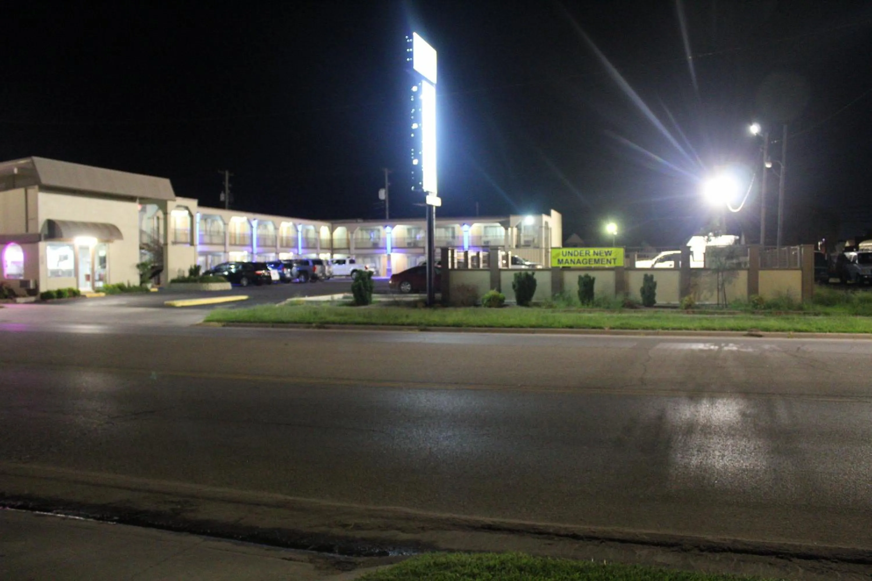 Property building in Hutchinson Inn