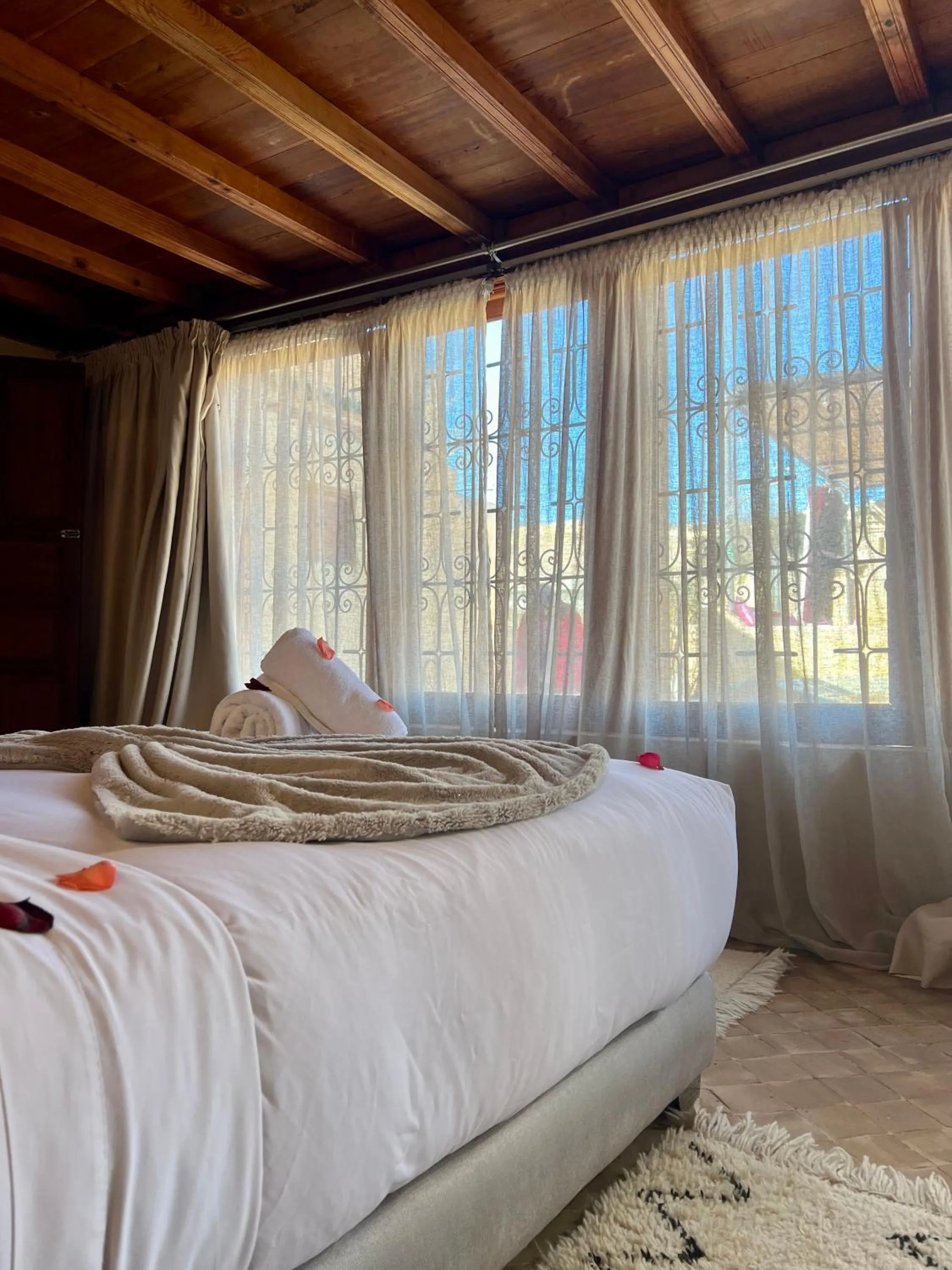 Bed in Dar Attajalli