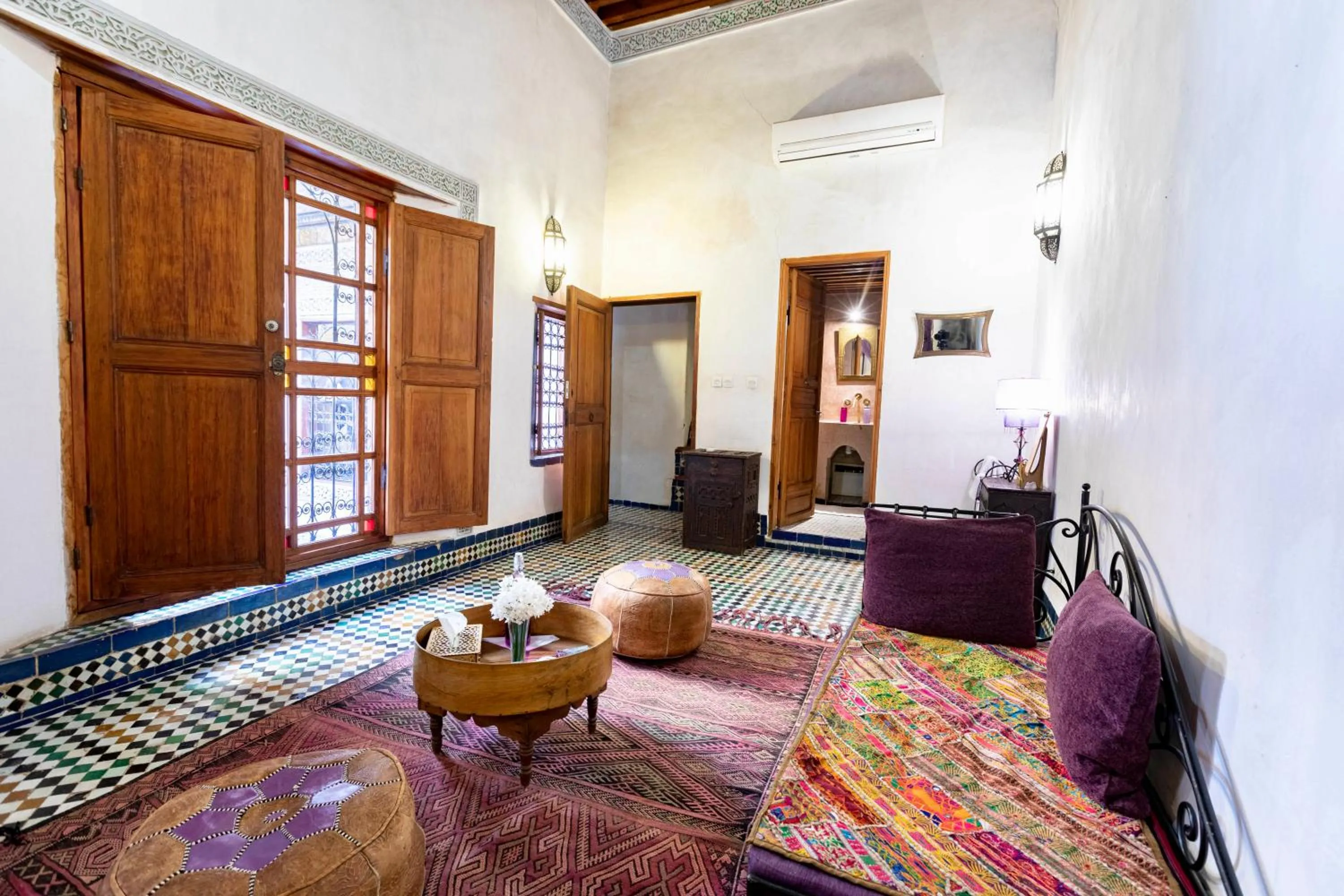 Bed in Dar Attajalli