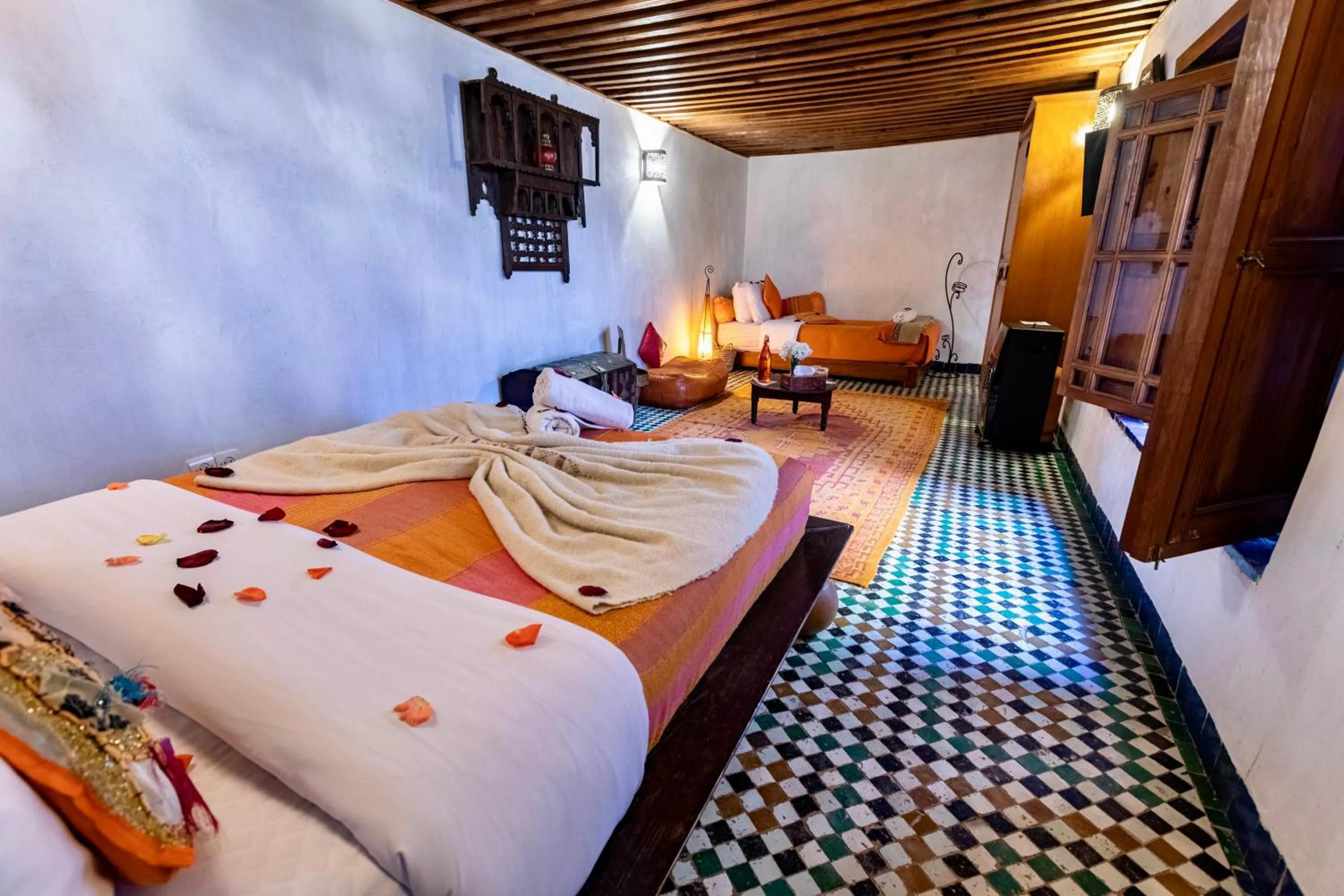 Bed in Dar Attajalli