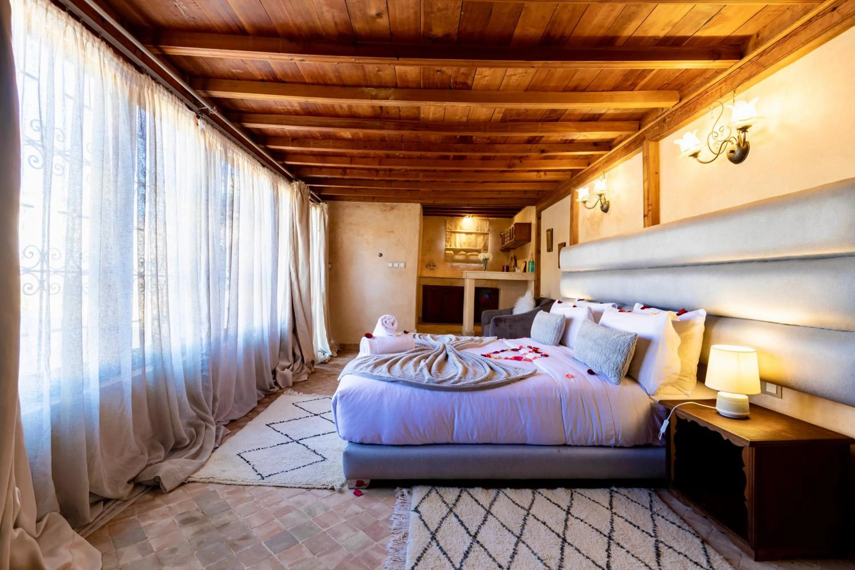 Photo of the whole room, Bed in Dar Attajalli