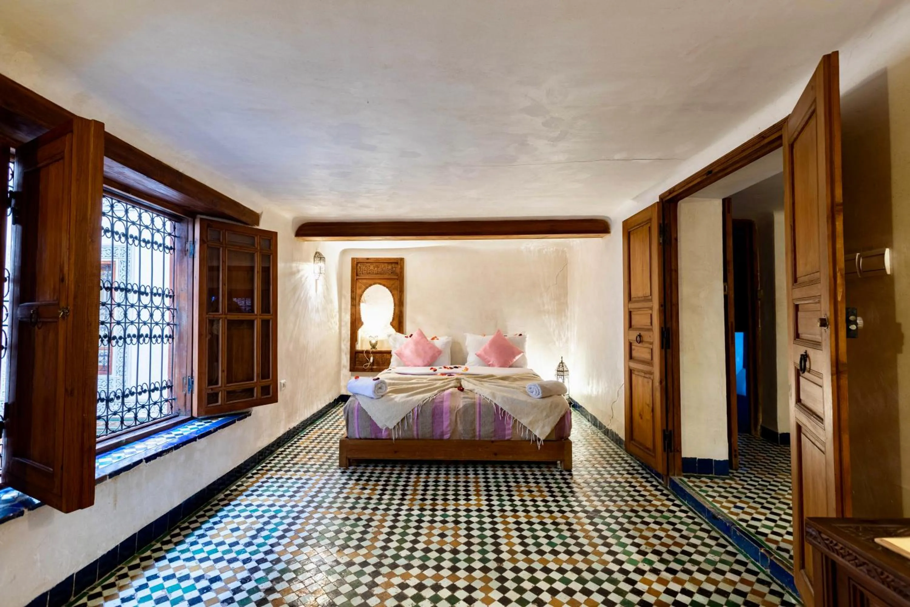 Bed in Dar Attajalli