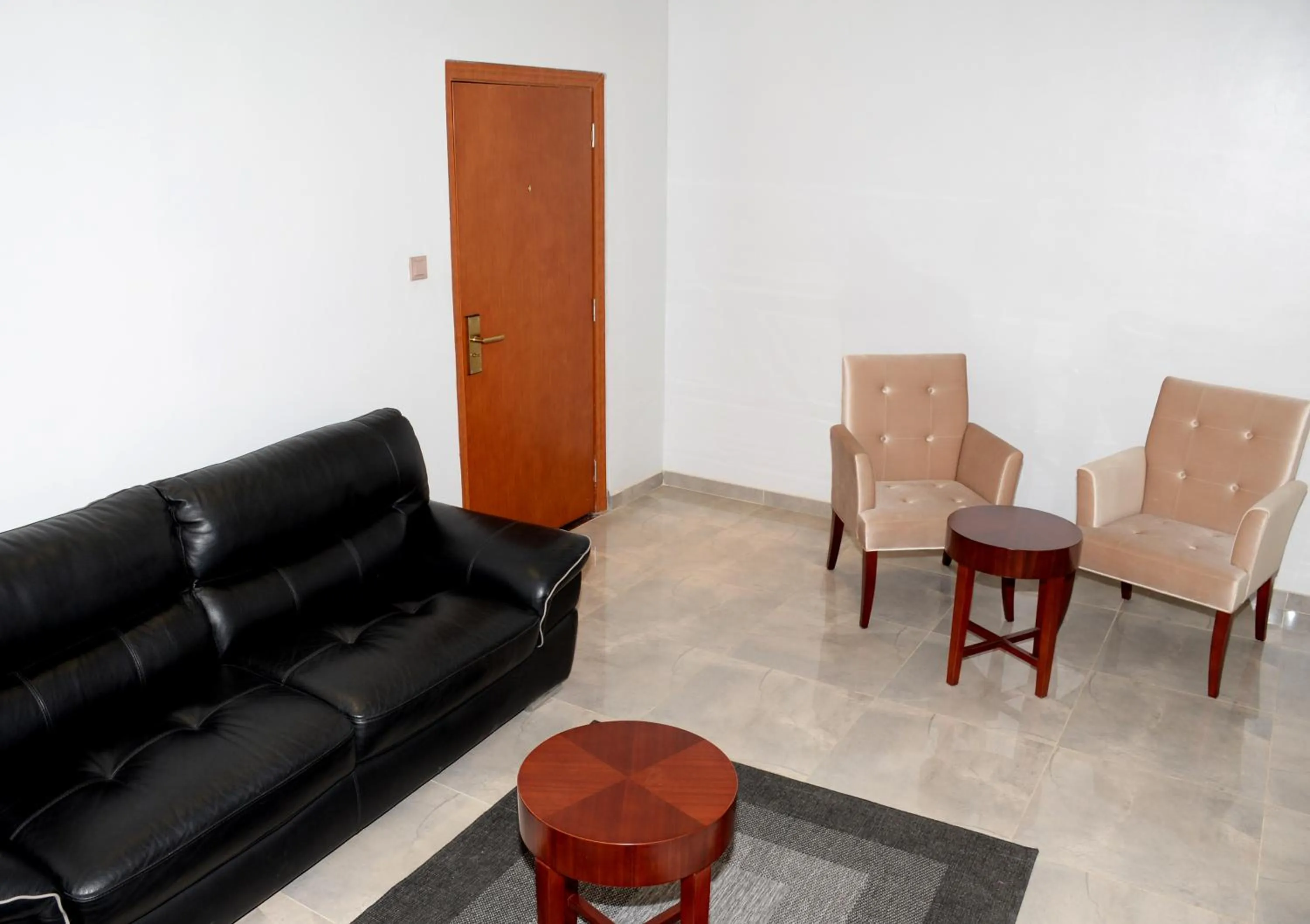 Living room in HOTEL AMBASSADORS ANNEXE