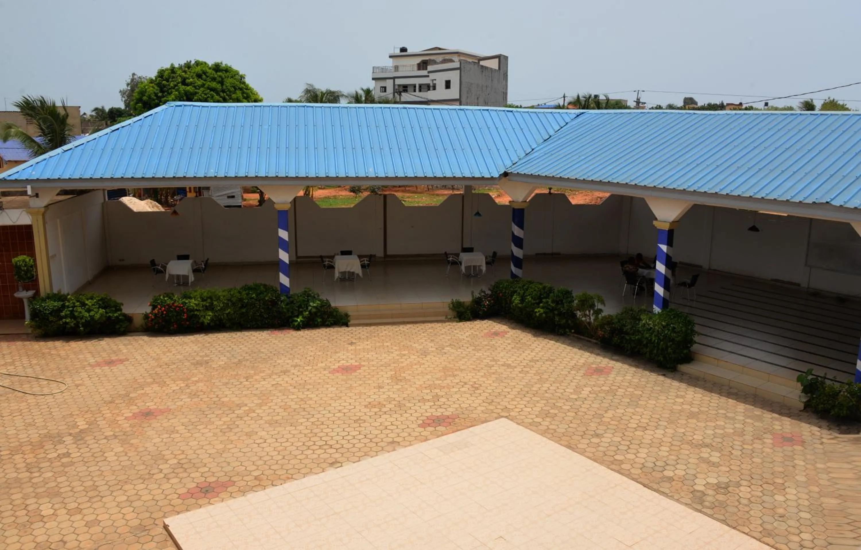 Restaurant/places to eat in HOTEL AMBASSADORS ANNEXE