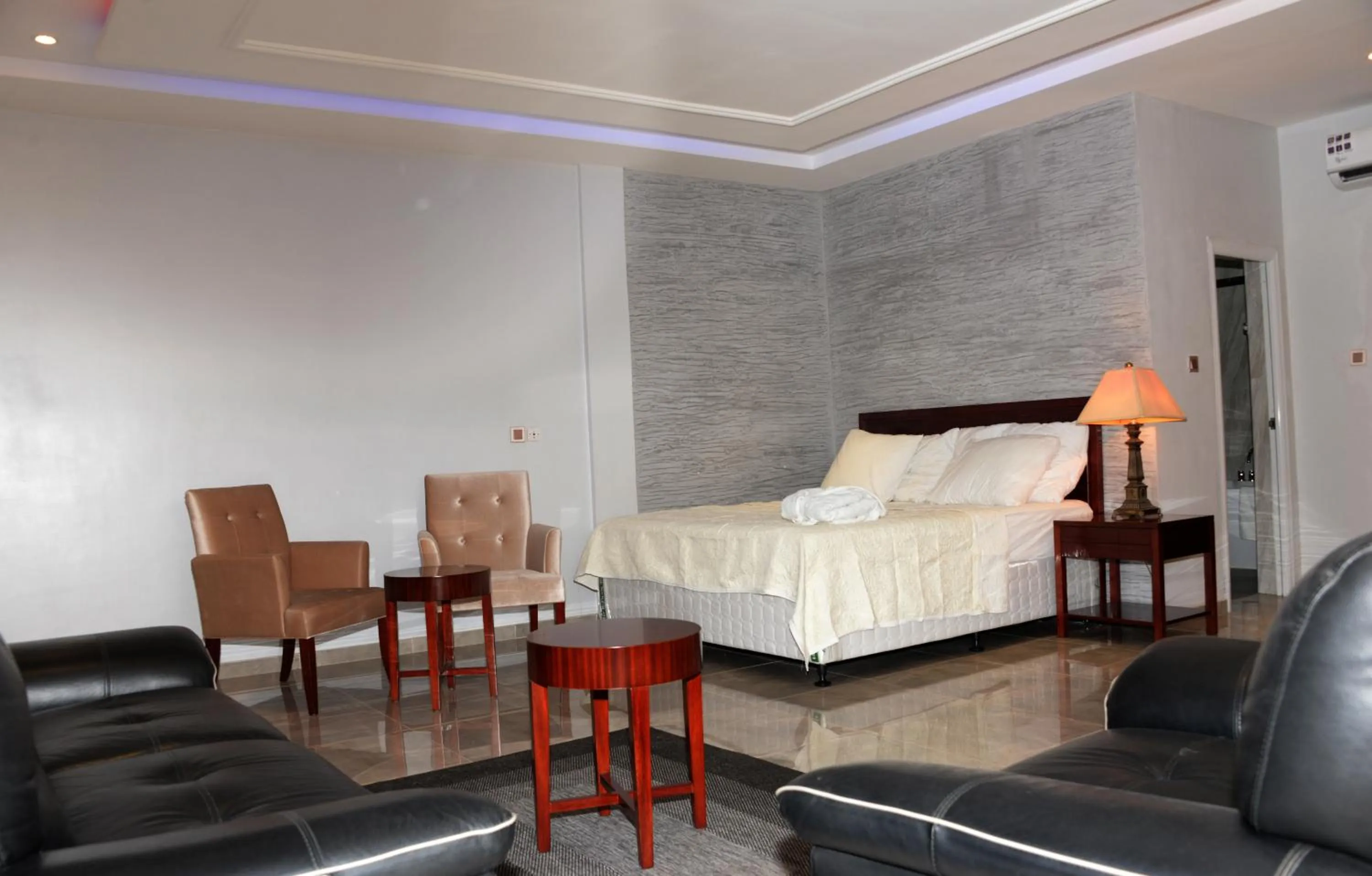 Bed in HOTEL AMBASSADORS ANNEXE