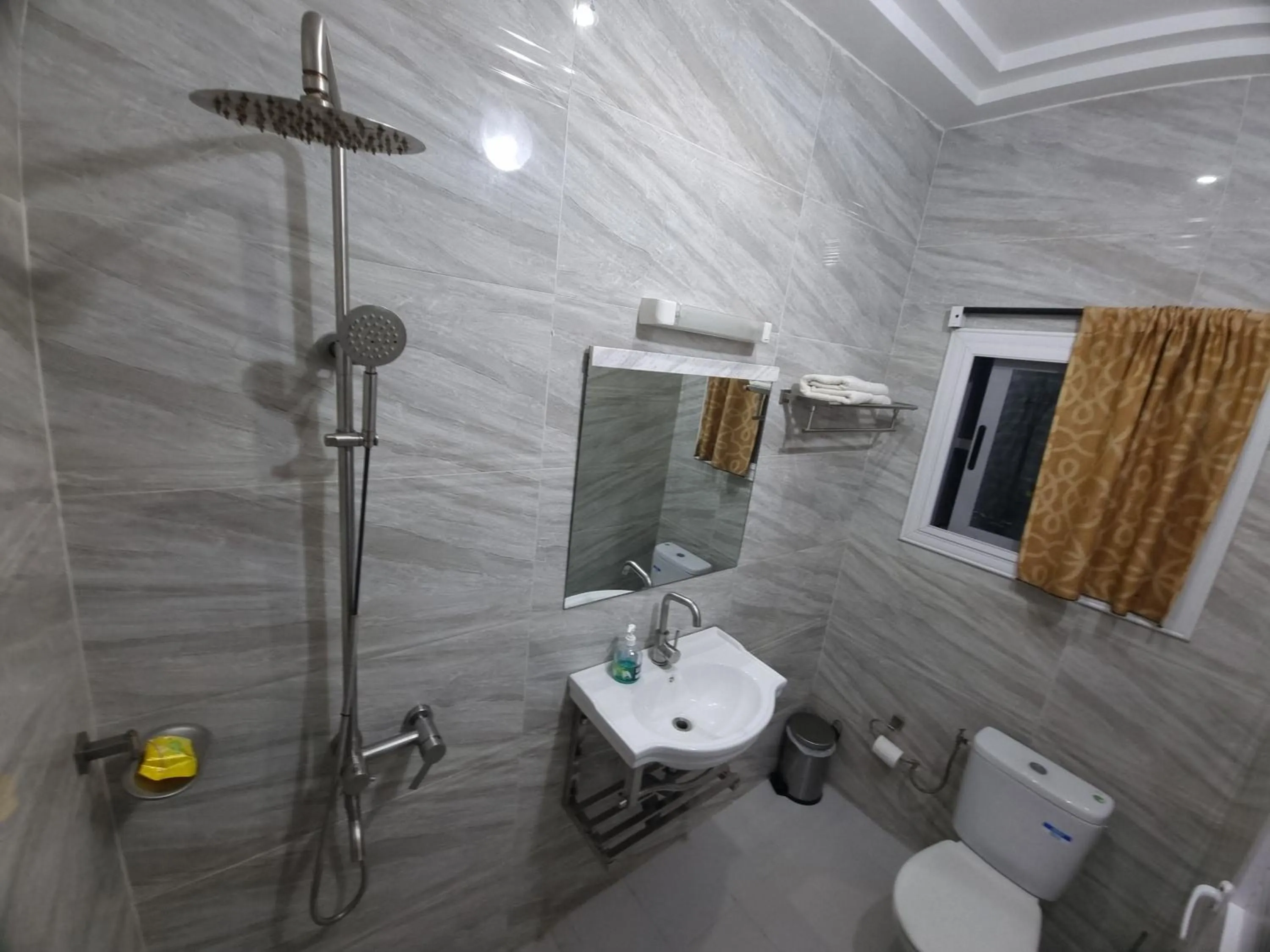 HOTEL AMBASSADORS ANNEXE