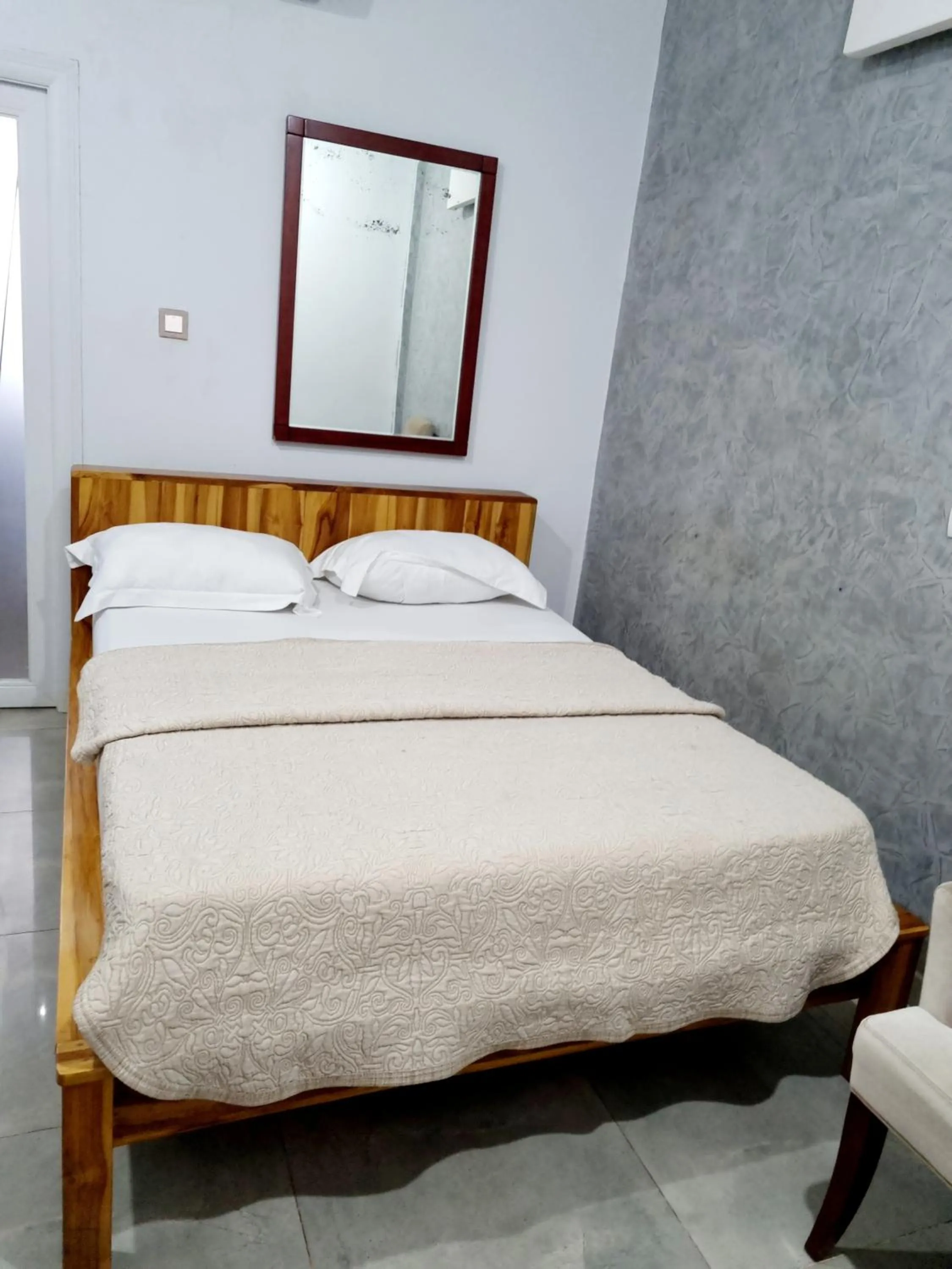 Bed in HOTEL AMBASSADORS ANNEXE