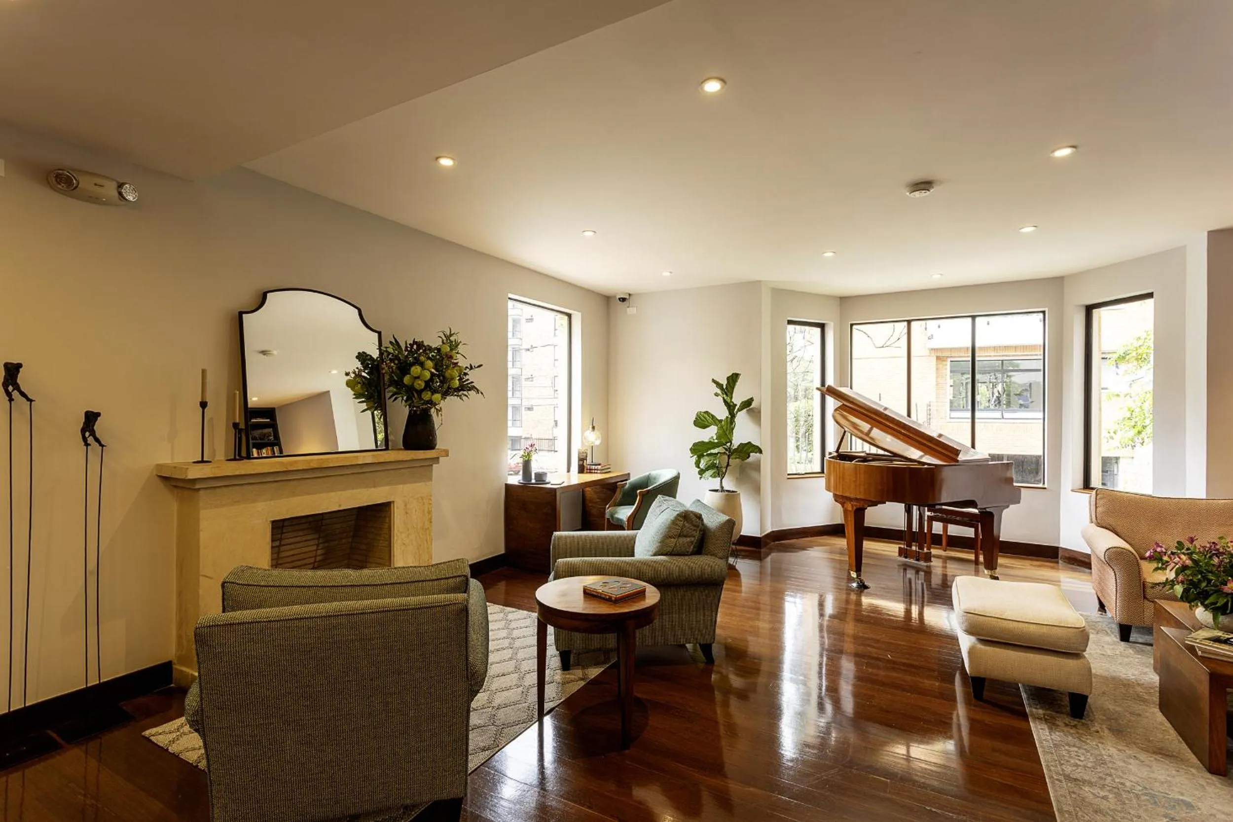 Property building in Hotel bh La Quinta