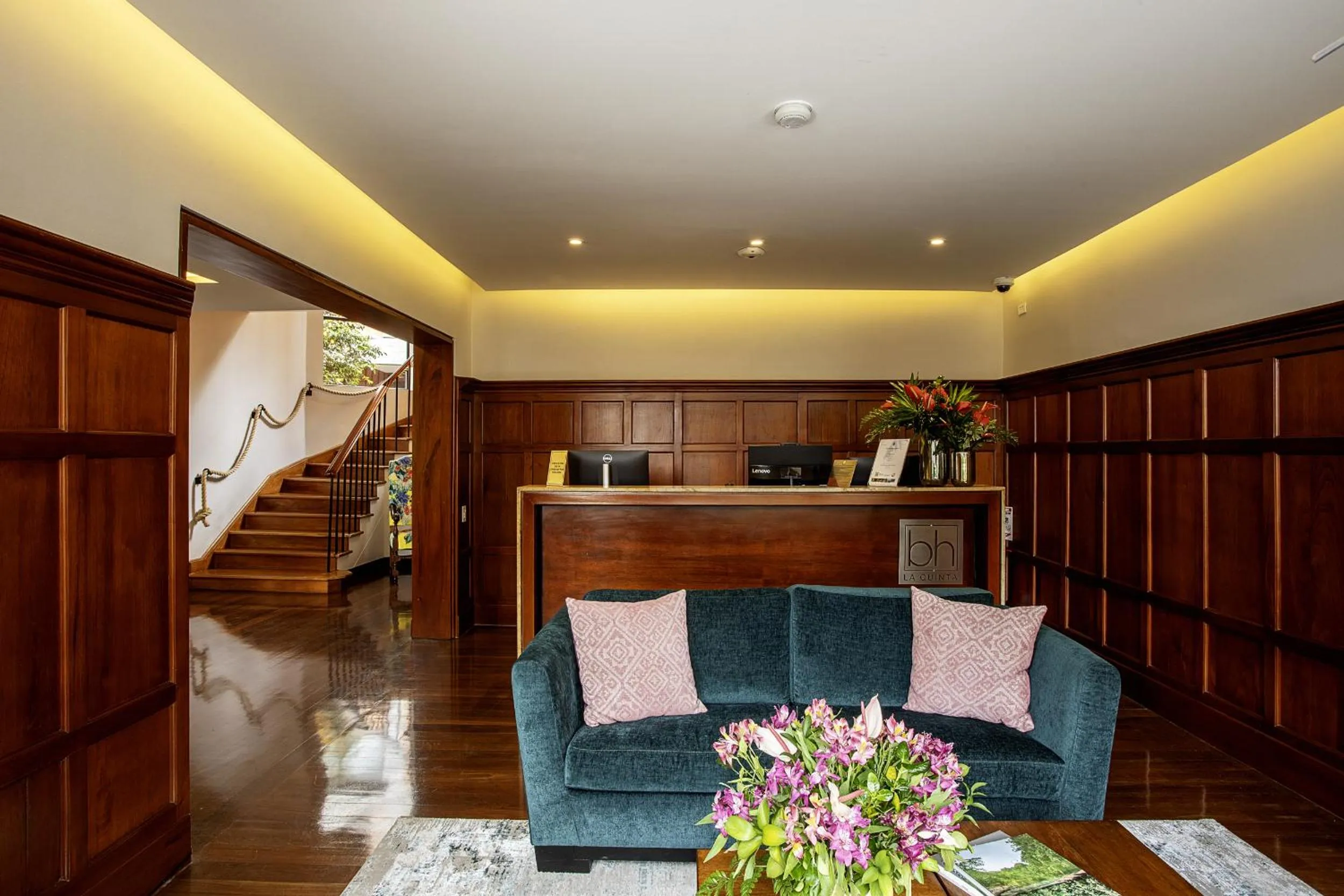 Property building in Hotel bh La Quinta