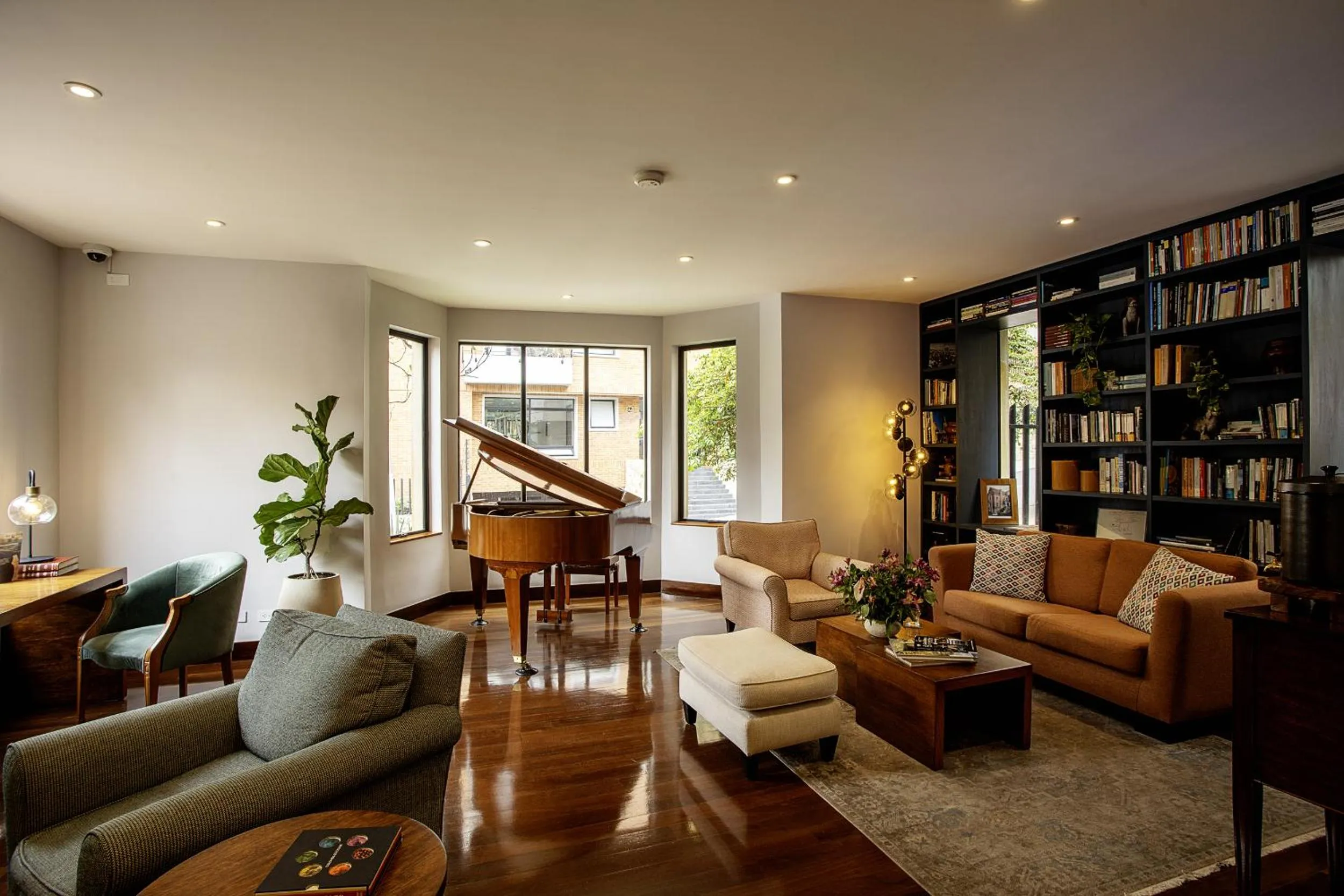 Property building in Hotel bh La Quinta