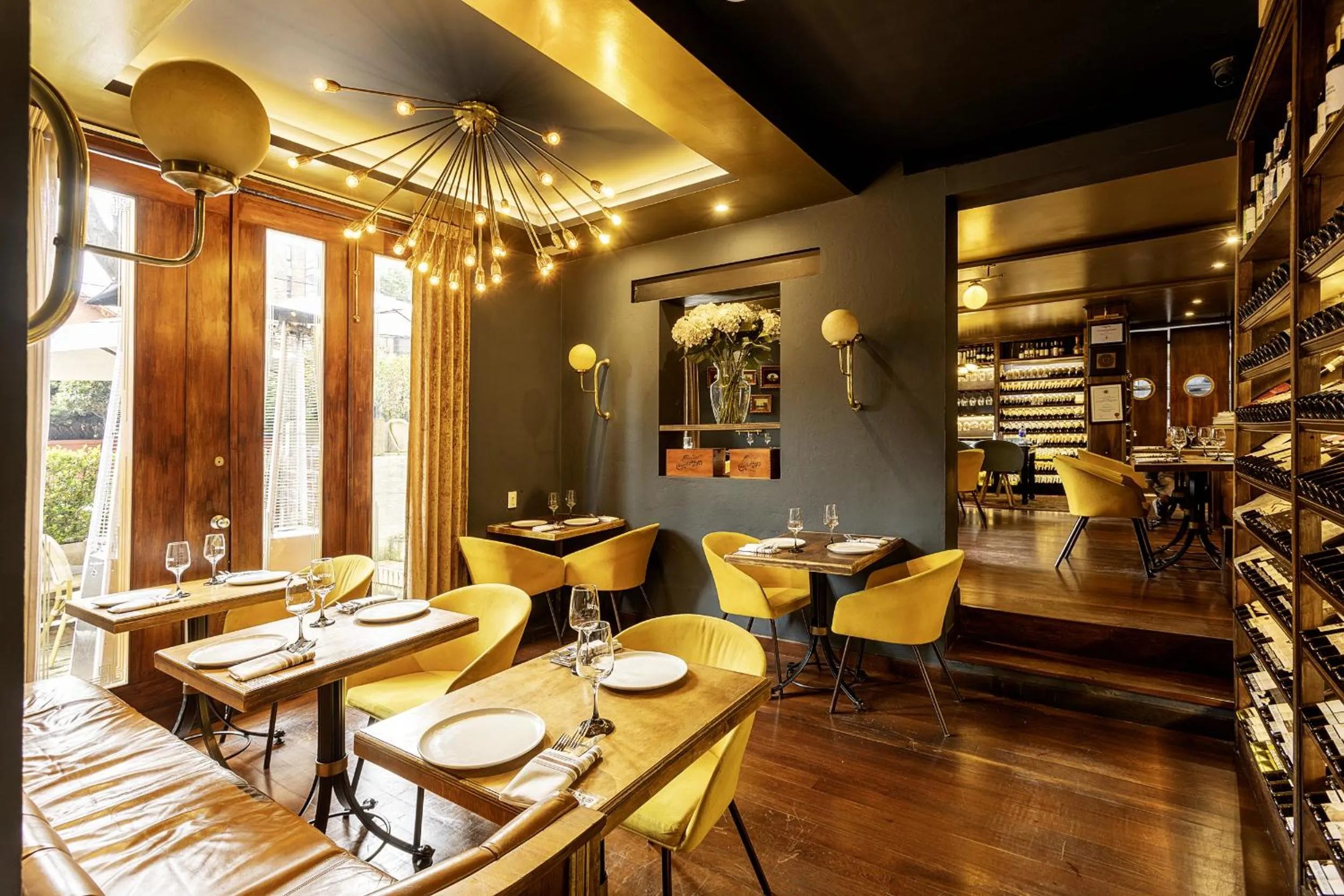 Restaurant/places to eat in Hotel bh La Quinta