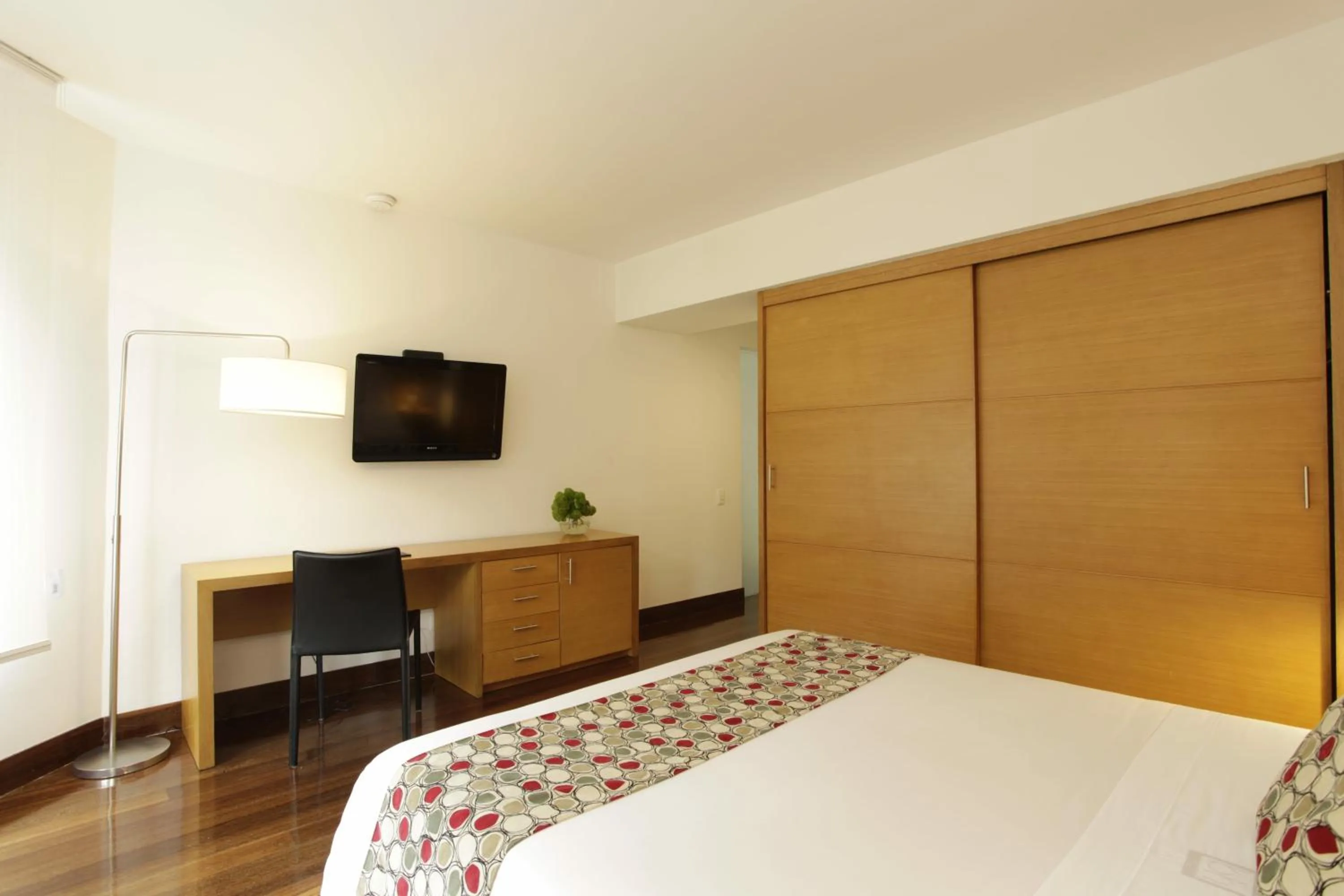 Bedroom, Bed in Hotel bh La Quinta