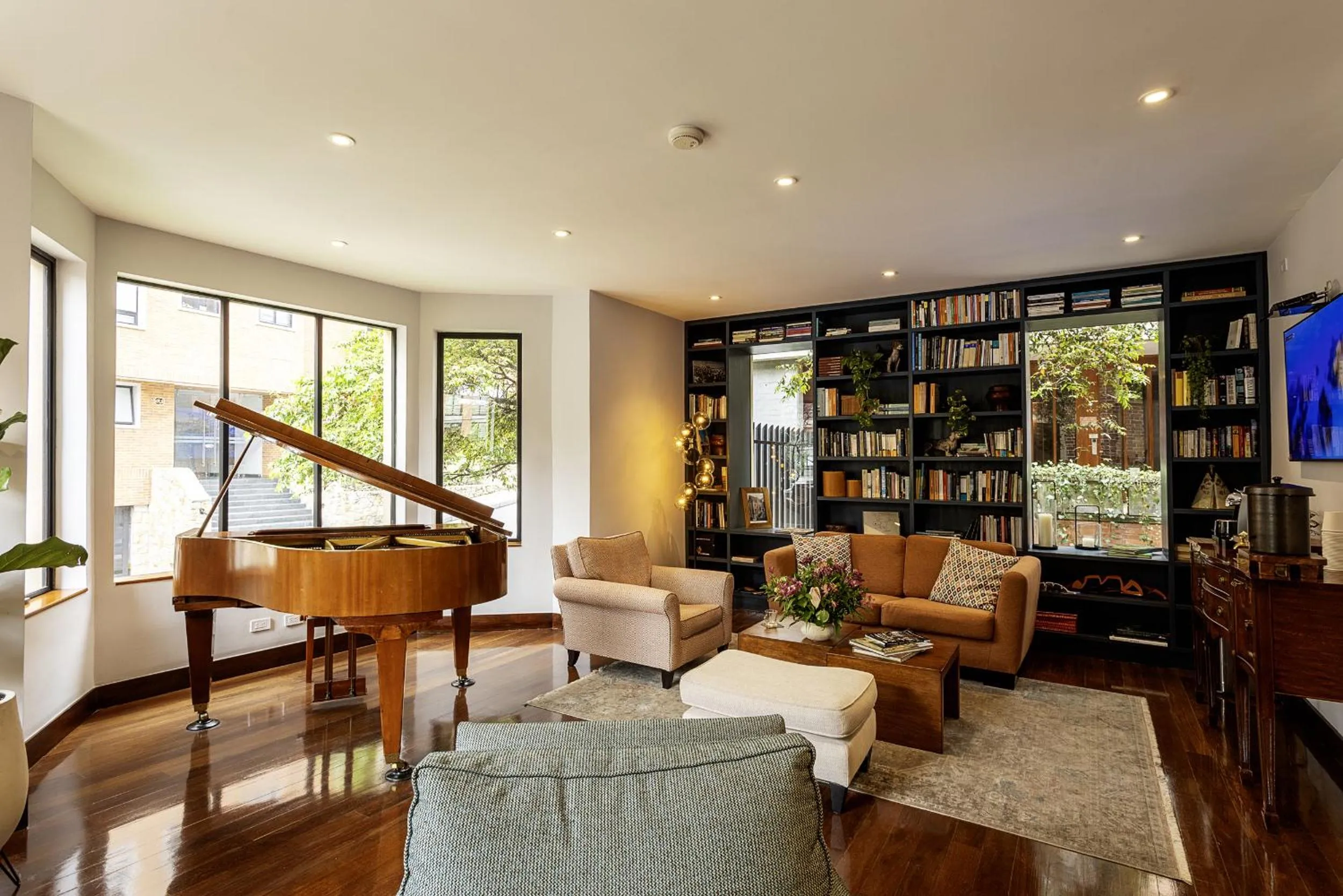 Property building in Hotel bh La Quinta