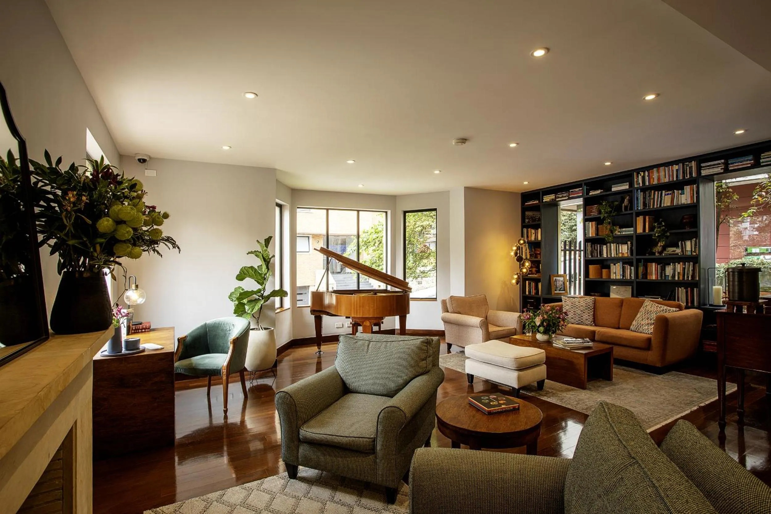 Property building in Hotel bh La Quinta