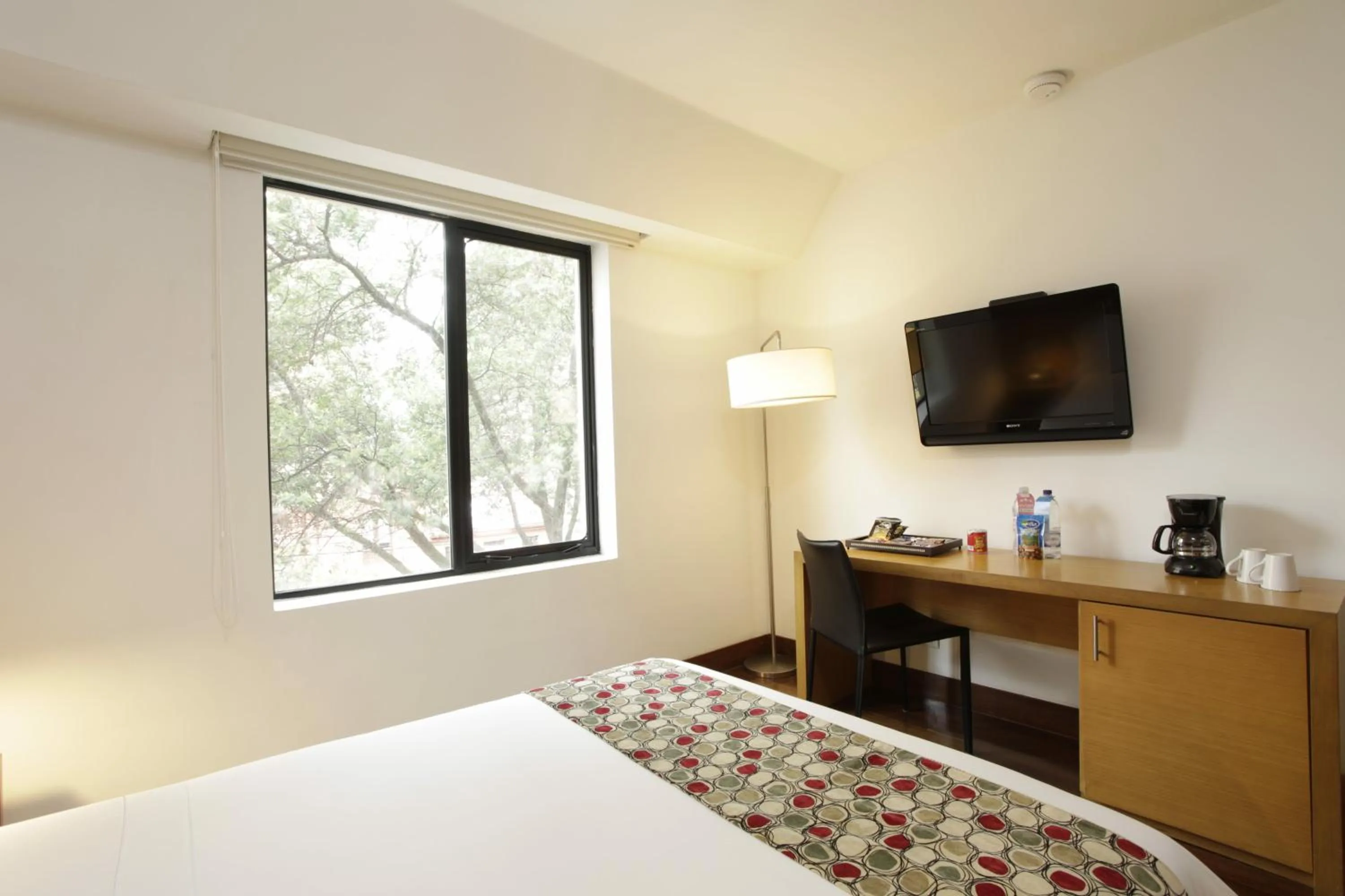 TV and multimedia, Bed in Hotel bh La Quinta